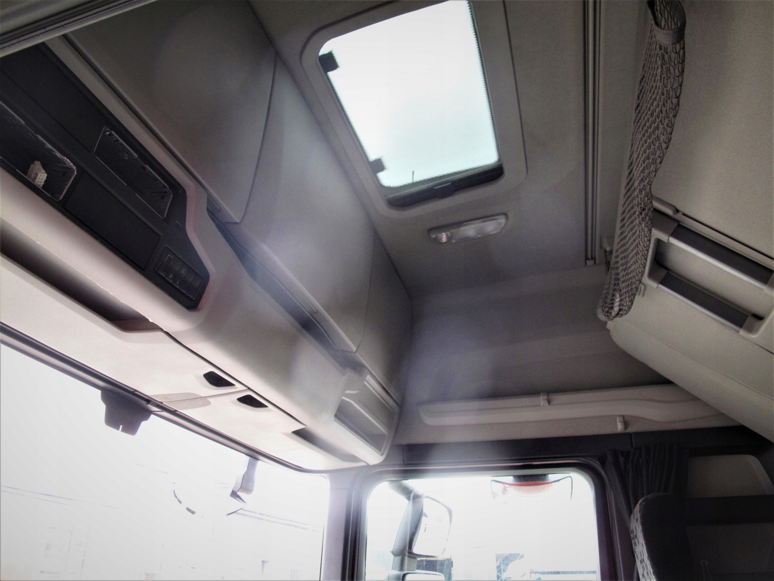 KOMPLETNY ŚRODEK SCANIA R S - obrazek 3