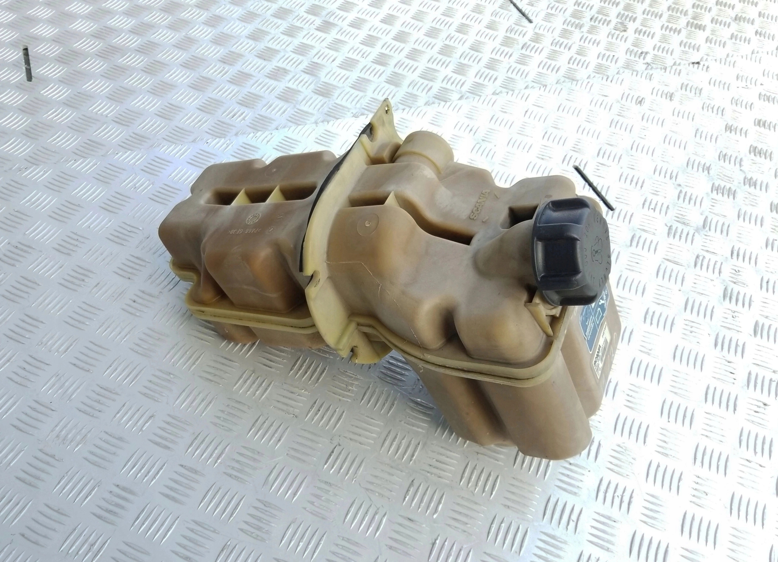 ZBIORNICZEK WYRÓWNAWCZY SCANIA R XPI NOWY TYP - obrazek 3