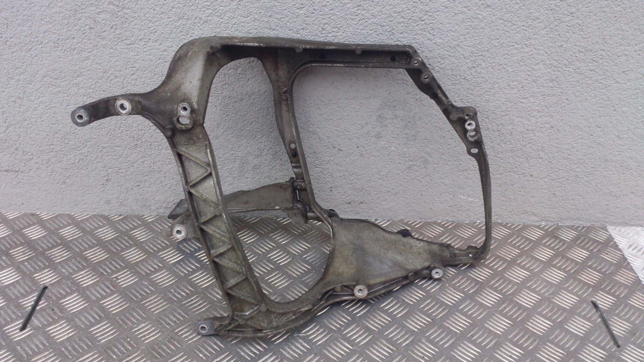 MOCOWANIE REFLEKTORA LAMPY LEWY DAF CF