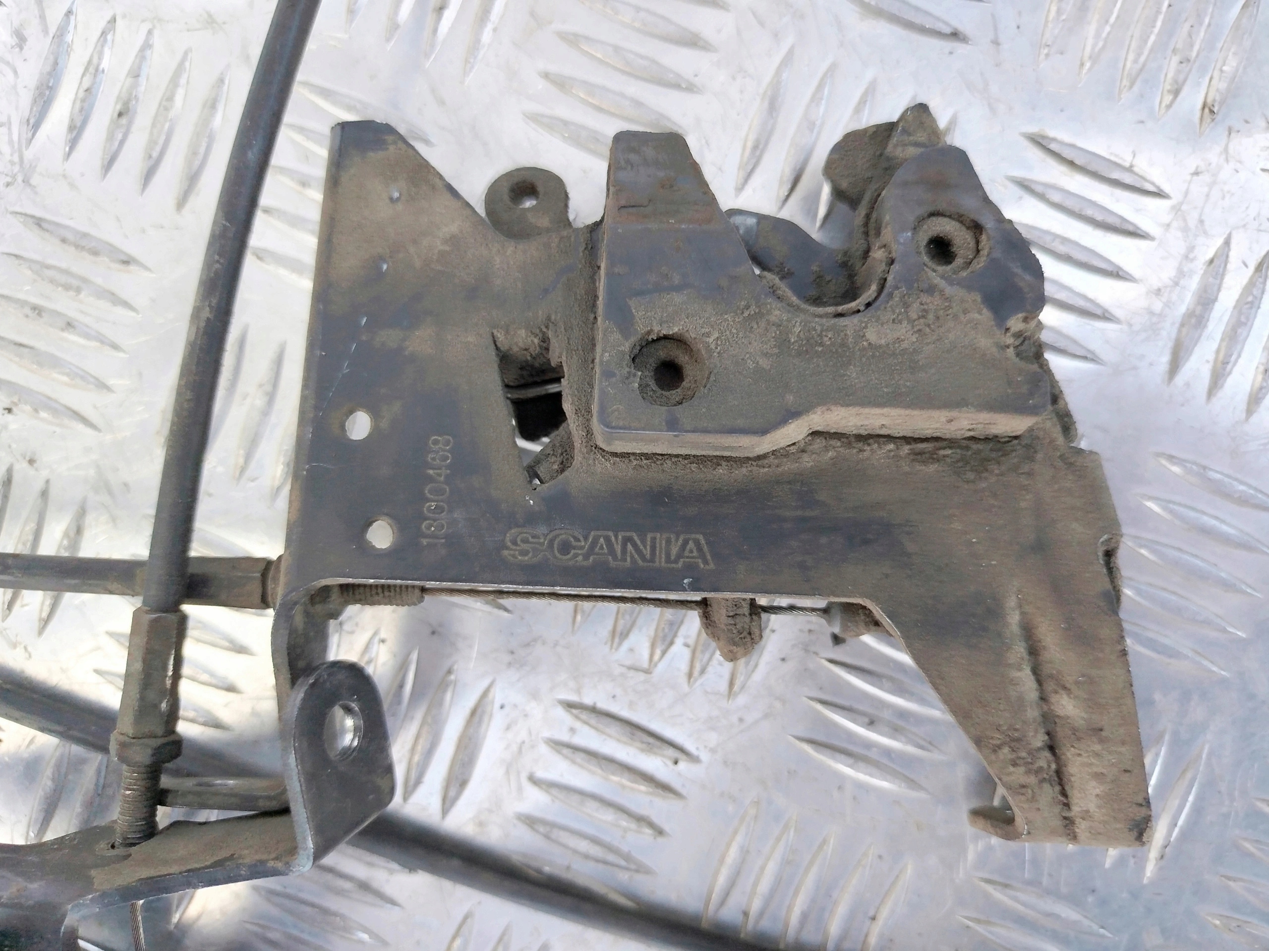 ZAMEK + LINKA ATRAPY MASKI PRZEDNIEJ SCANIA CP P - obrazek 3