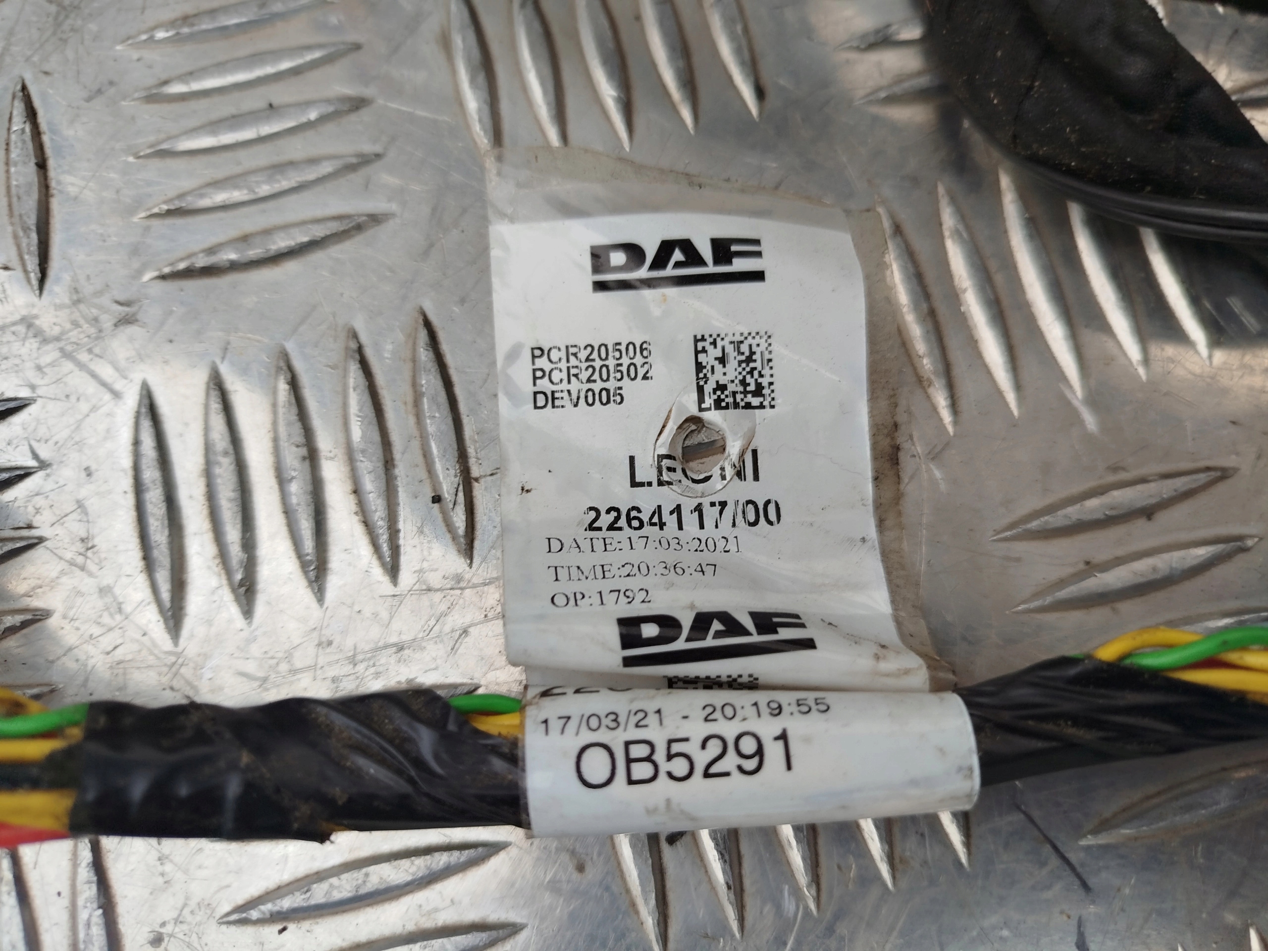 WIĄZKA INSTALACJA GLOBU DAF XF 106 LIFT - obrazek 3