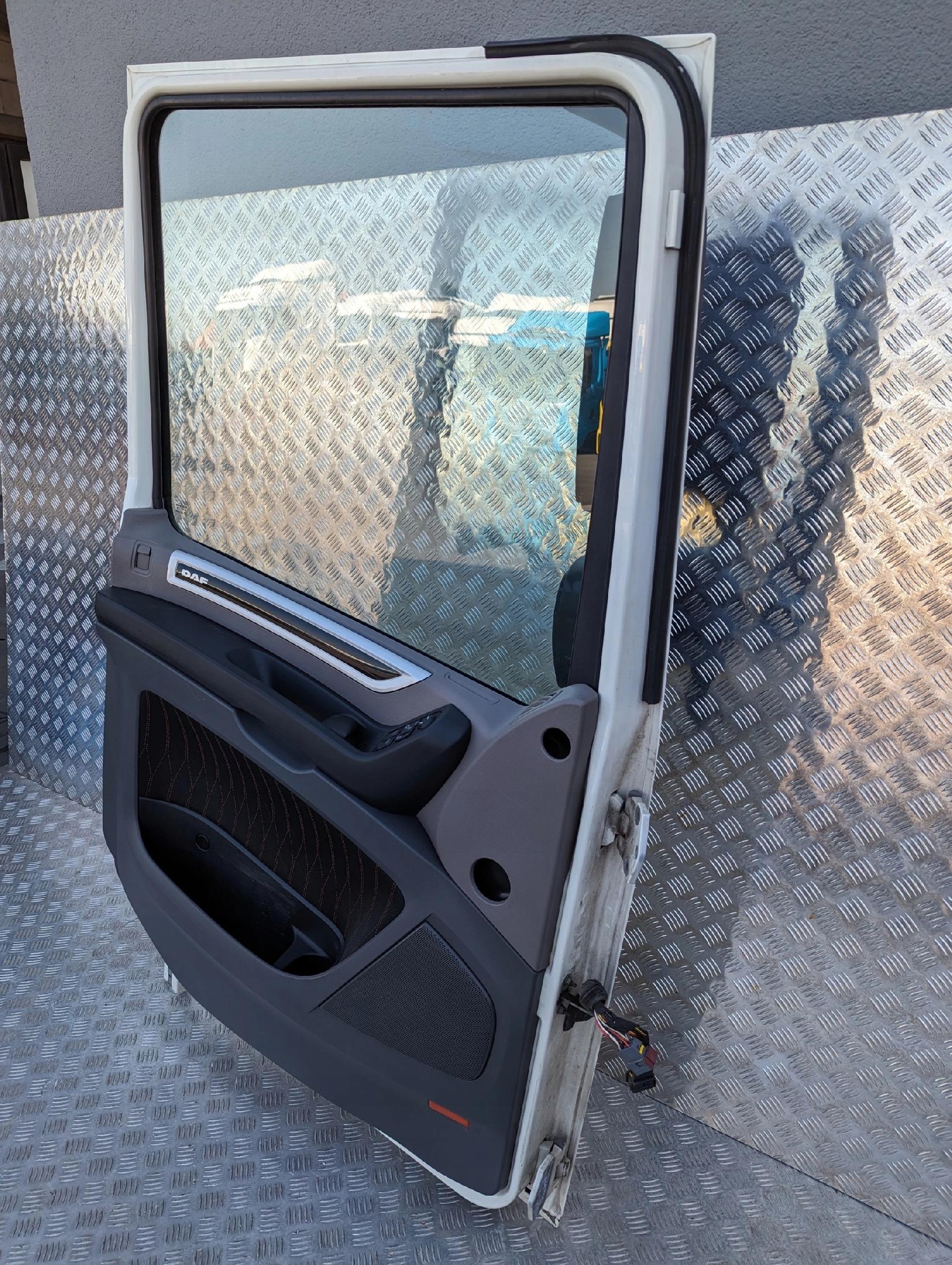 DRZWI KOMPLETNE LEWE DAF XF 106 LIFT - obrazek 5