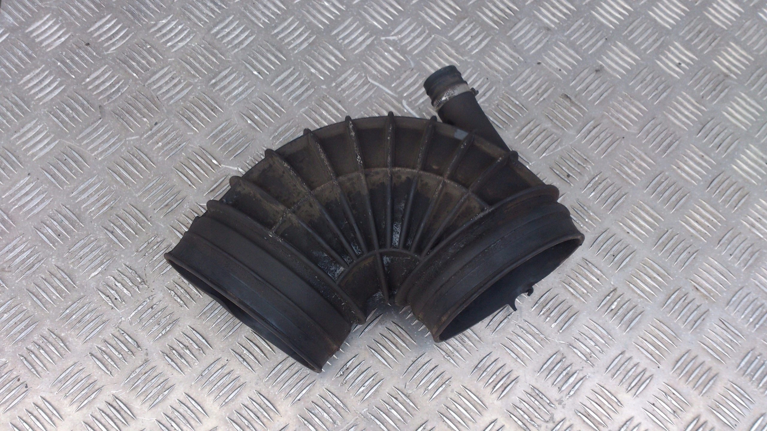 KOLANO RURA FILTRA POWIETRZA DAF XF 106