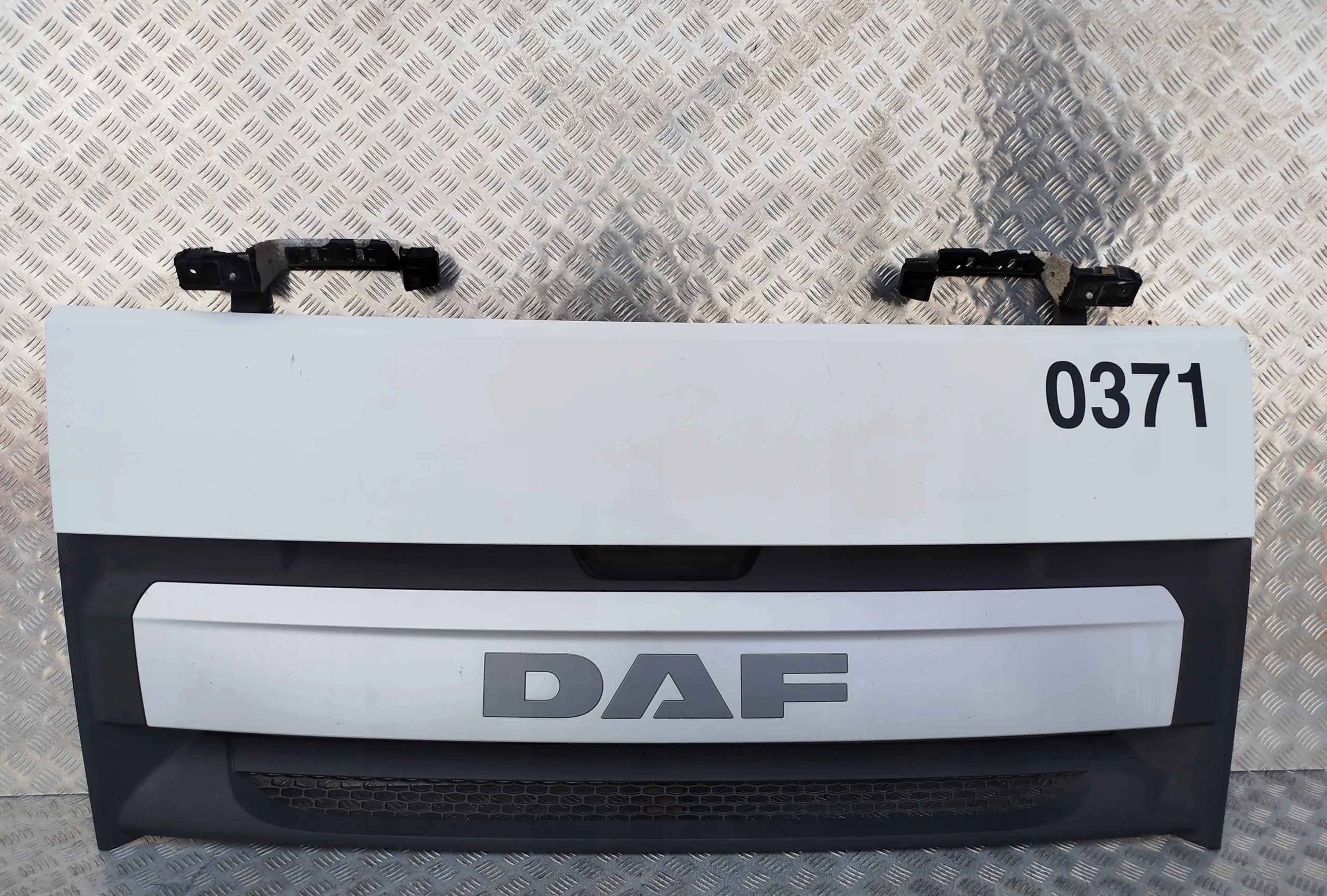 ATRAPA GÓRNA MASKA DAF XF 106 - obrazek 9