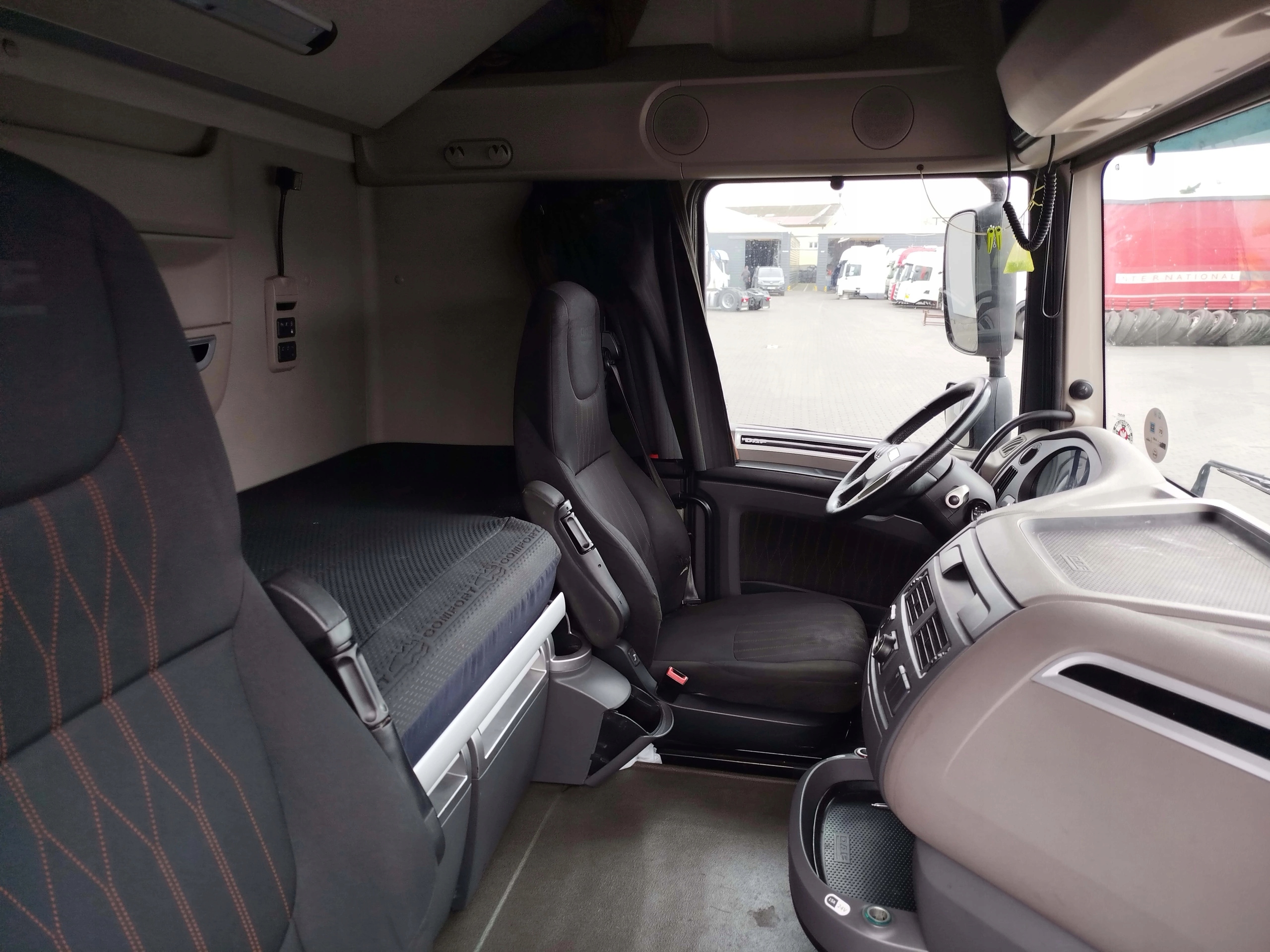 KABINA DAF XF 106 LIFT - obrazek 9