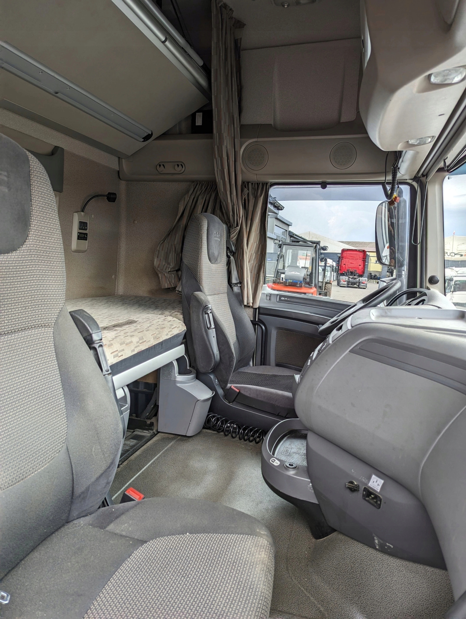 KABINA DAF XF 106 - obrazek 7