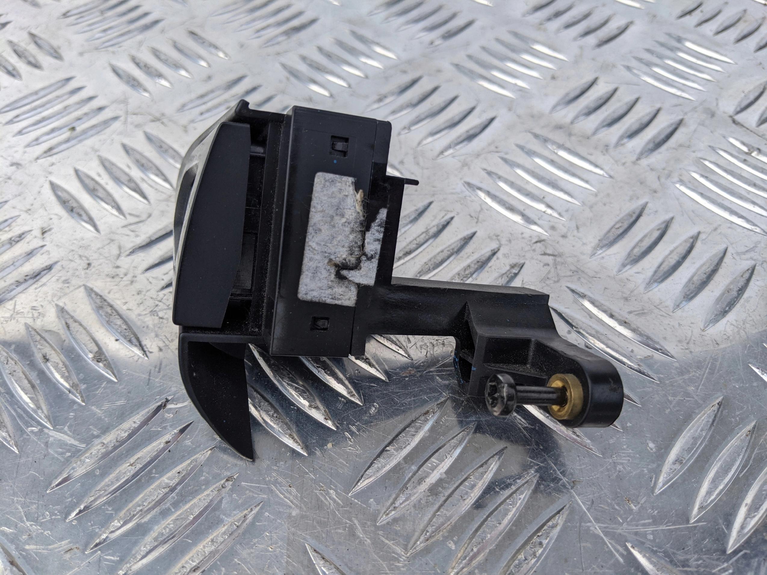 PRZYCISKI STEROWANIA W KIEROWNICY SCANIA R - obrazek 2