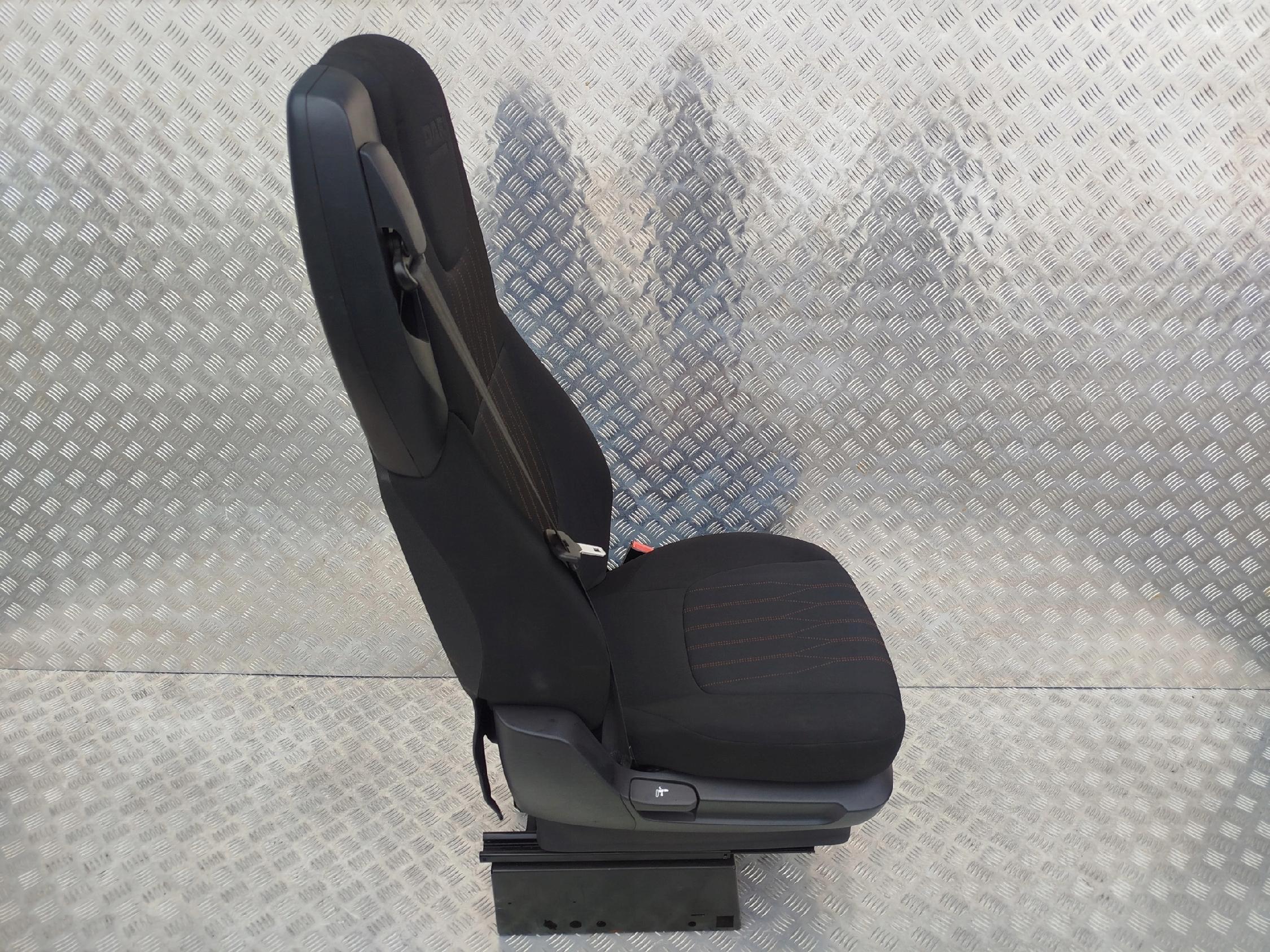 FOTEL PASAŻERA SZTYWNY DAF XF 106 LIFT - obrazek 3