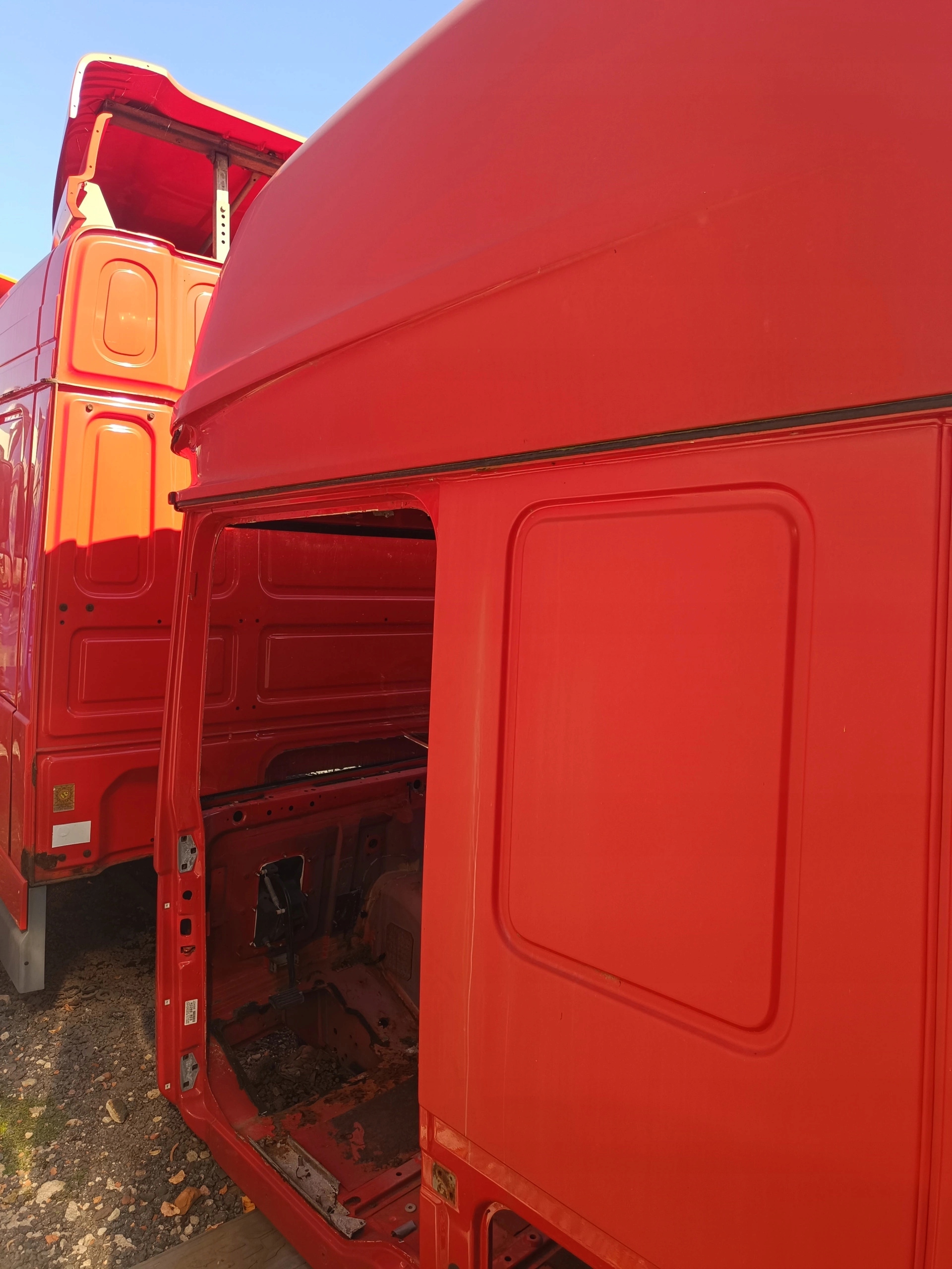 KABINA DAF XF 105 RÓŻNE RODZAJE WYPRZEDAŻ - obrazek 4