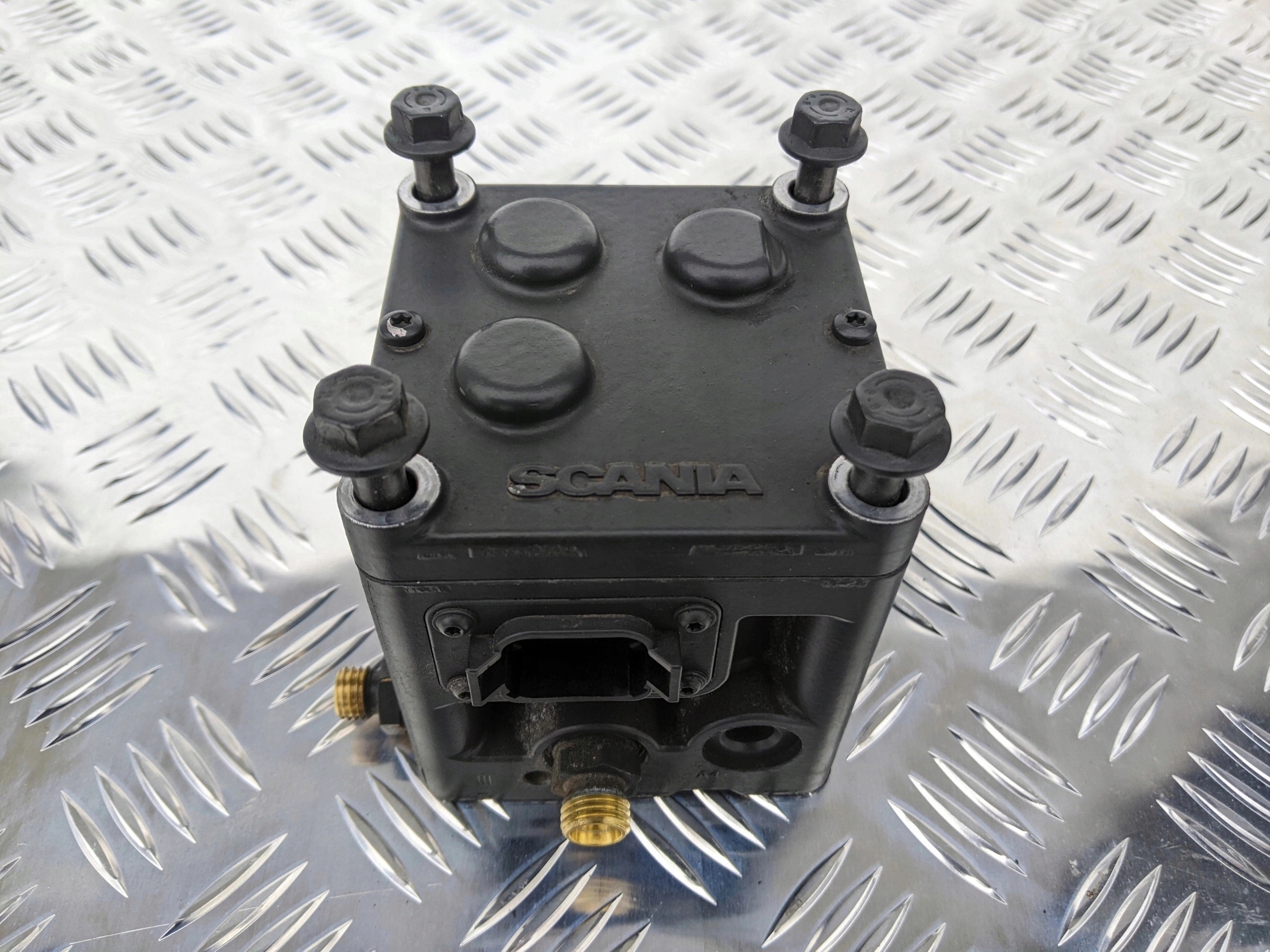 ZAWÓR KOSTKA EGR SCANIA NTG