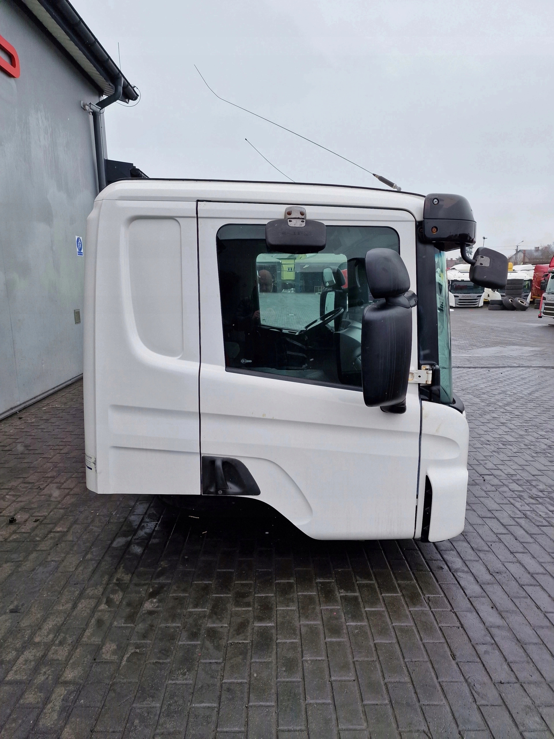 KABINA SCANIA P CP 16 2012 ROK - obrazek 3