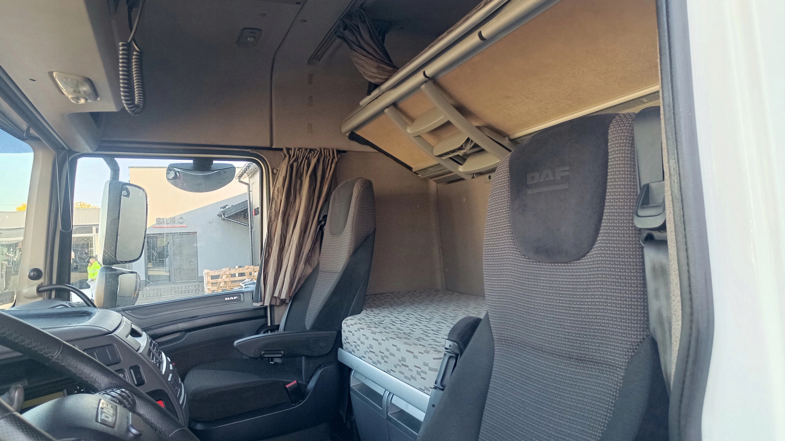 KABINA DAF XF 106 SC - obrazek 6