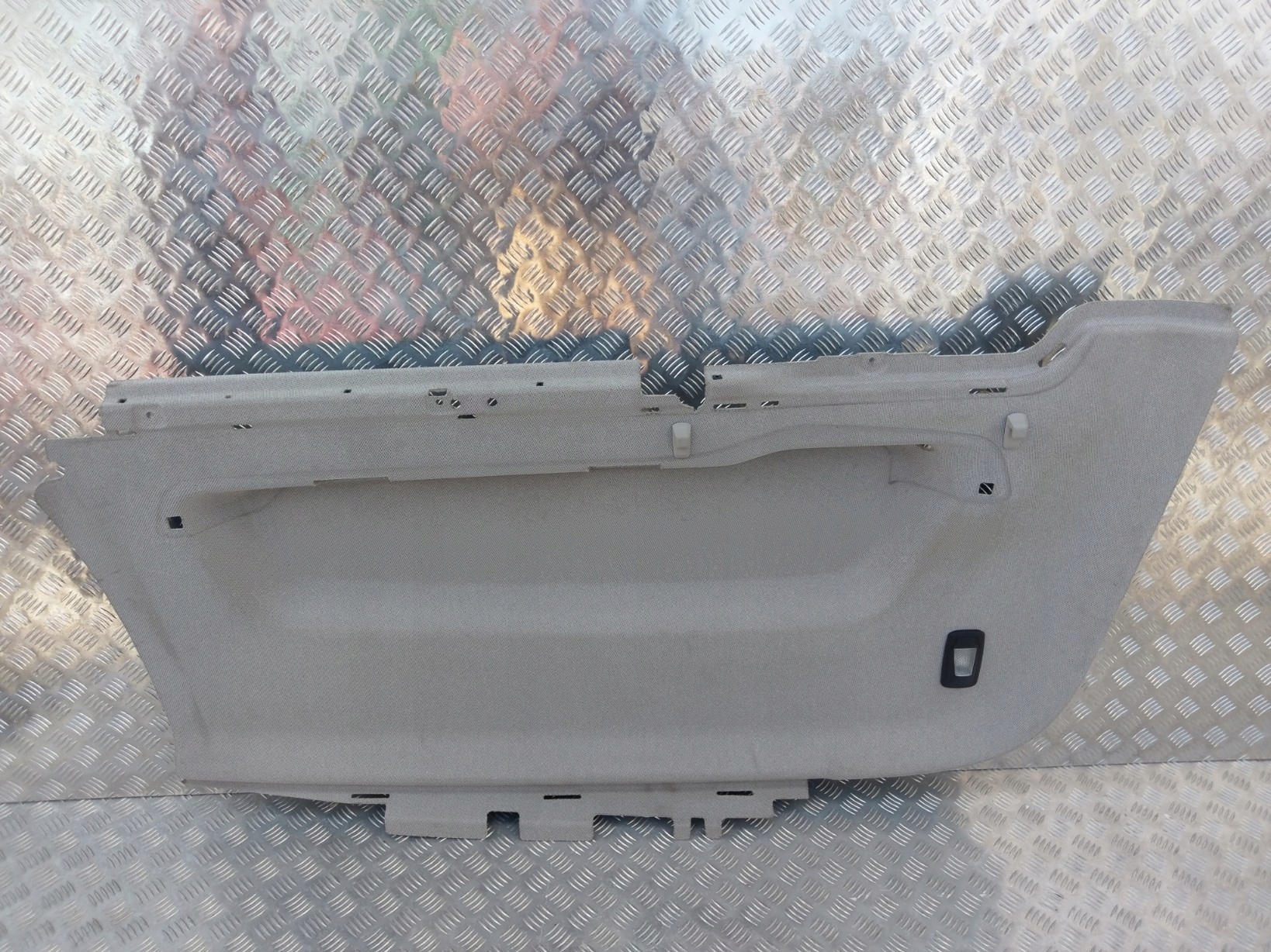 TAPICERKA BOCZNA GLOBU NAD DRZWIAMI SCANIA NTG - obrazek 2