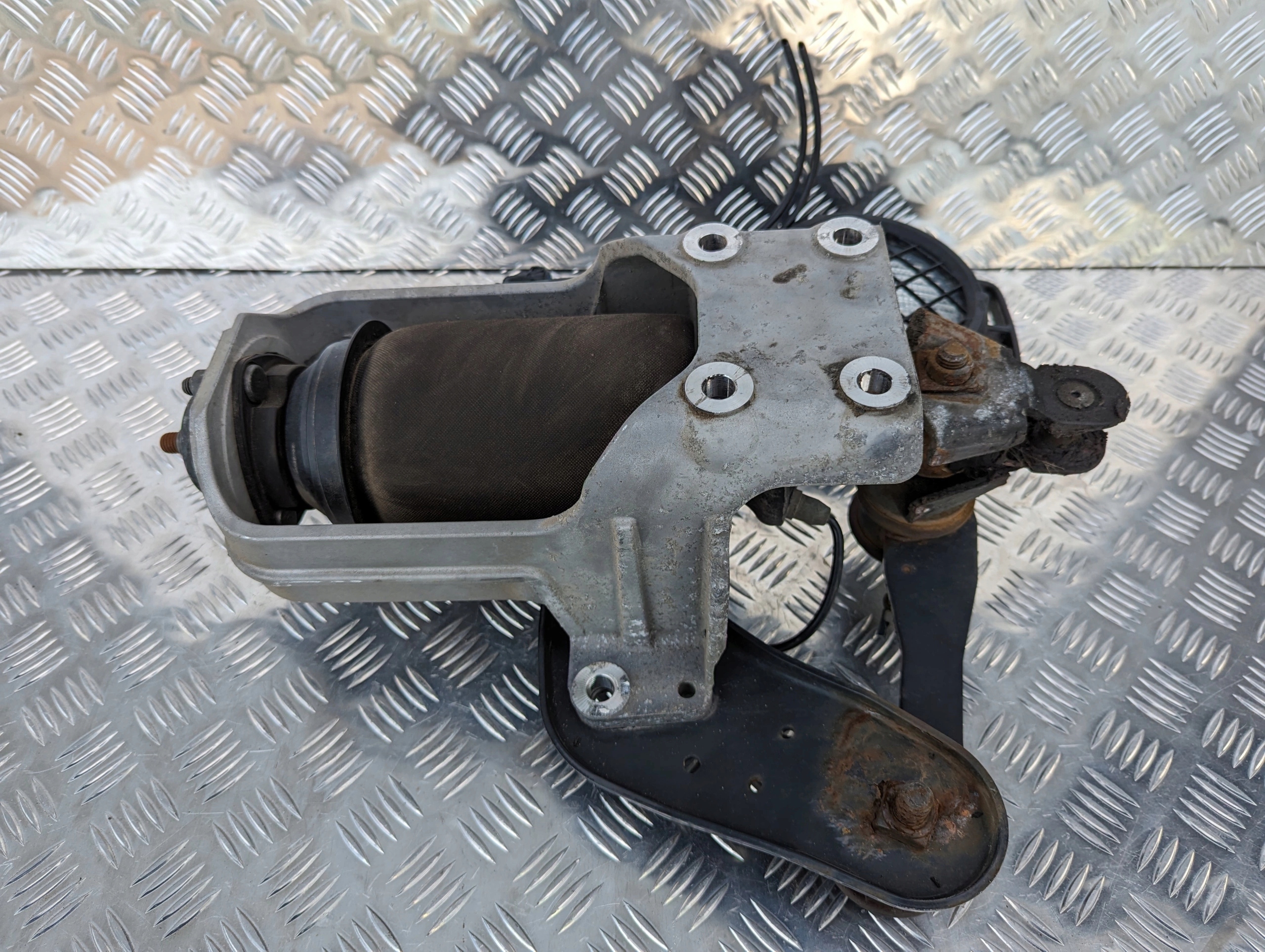 ZAWIESZNIE KABINY TYŁ SCANIA EURO 6 - obrazek 3