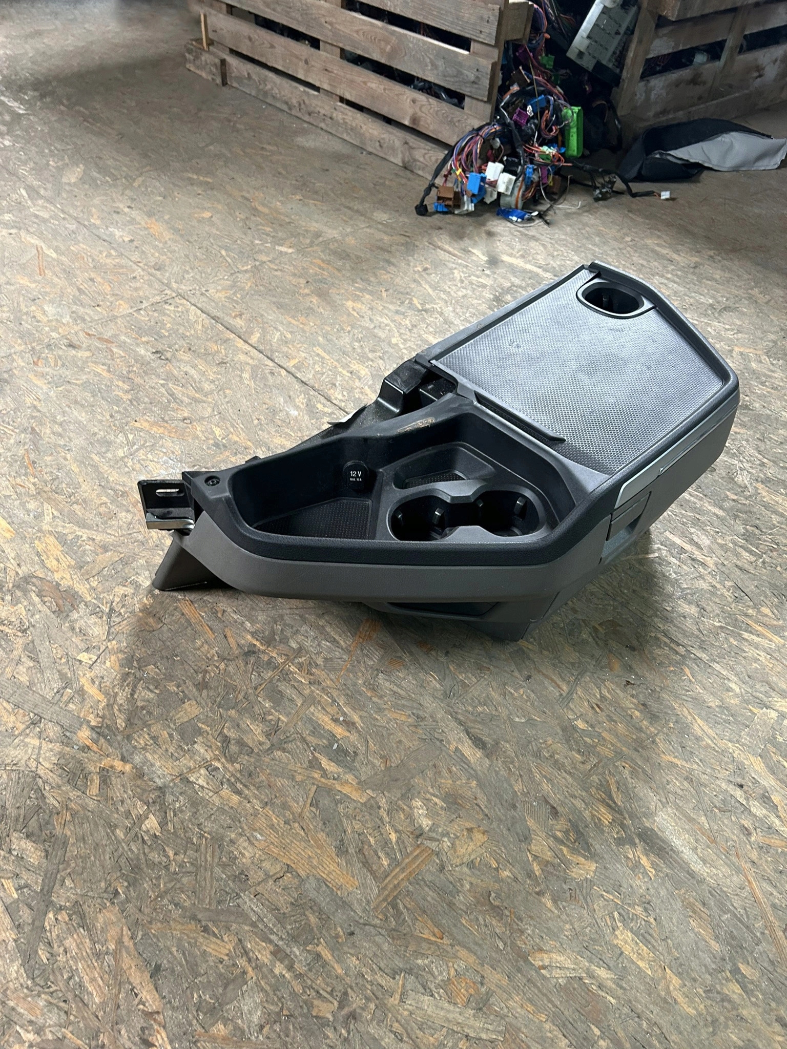 KONSOLA KOKPIT ZE SCHOWKAMI SCANIA R NTG - obrazek 3