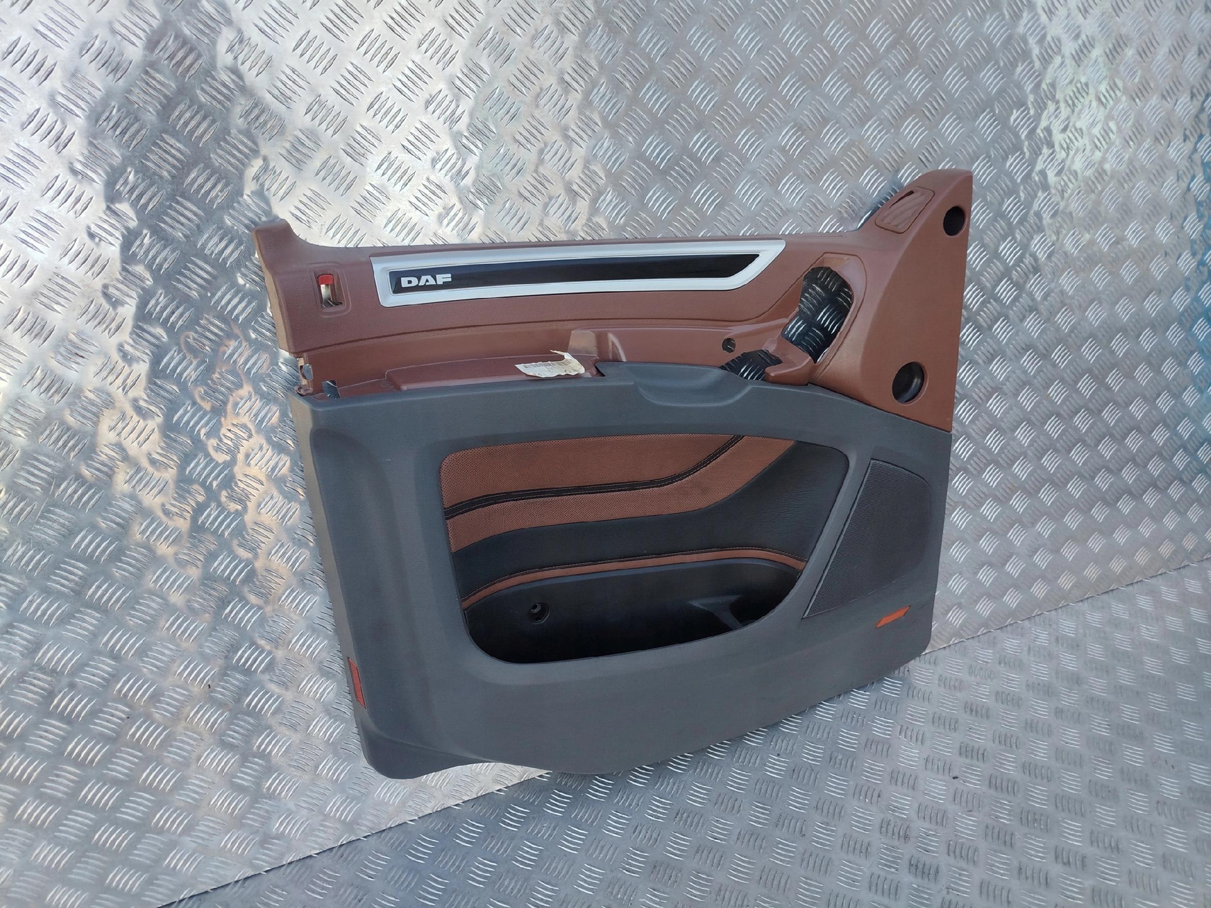 TAPICERKA BOCZEK DRZWI LEWY DAF XF 106 LIFT - obrazek 3