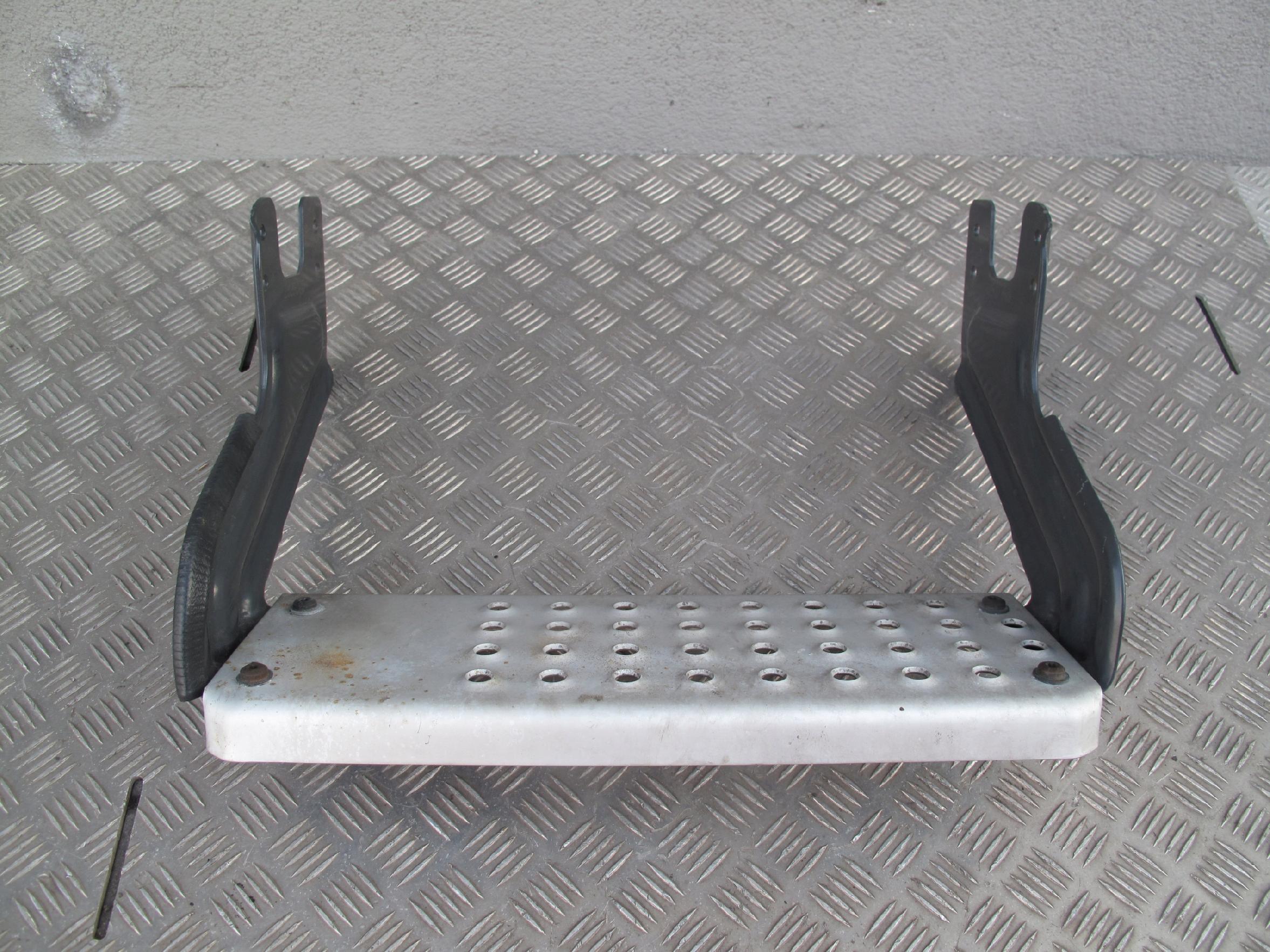 STOPIEŃ Z MOCOWANIAMI WEJŚCIA DO KABINY SCANIA R S - obrazek 8