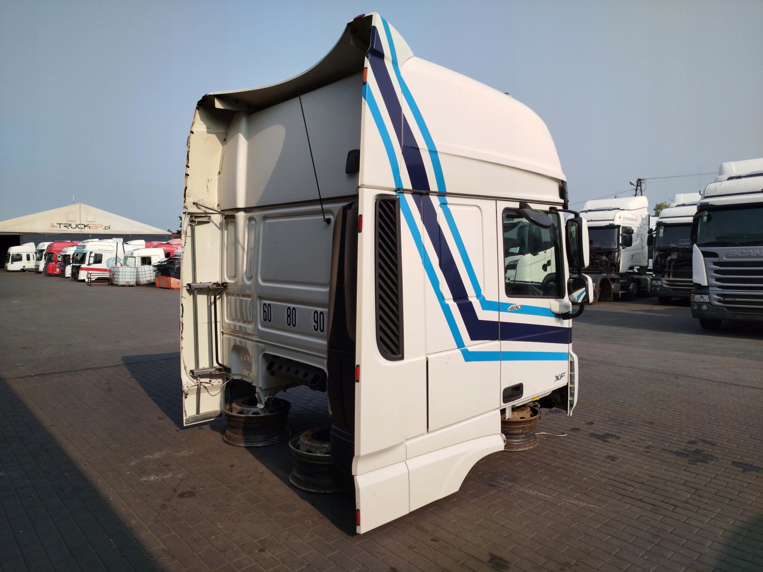 KABINA DAF XF 106 LIFT - obrazek 4