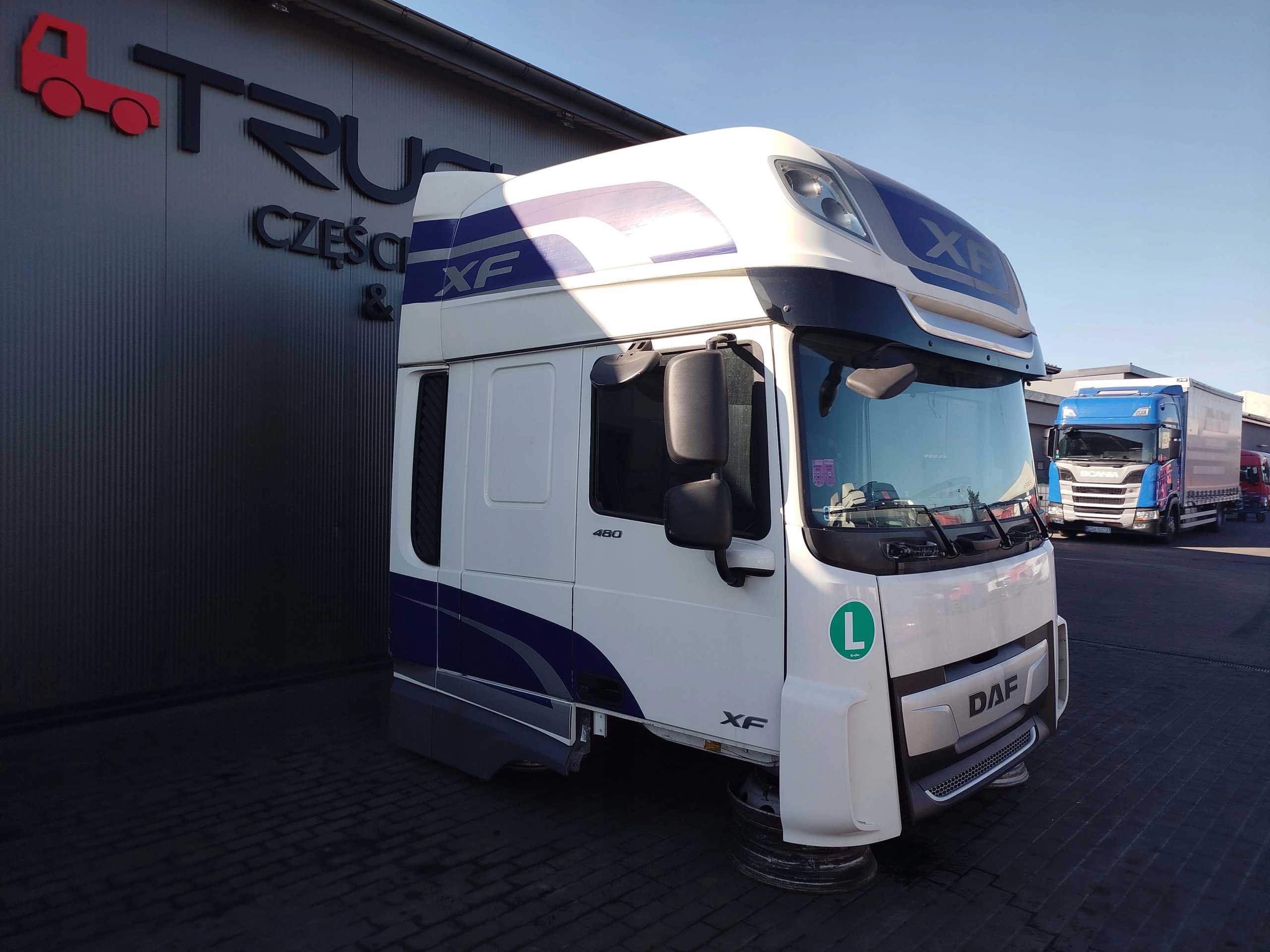 KABINA DAF XF 106 LIFT - obrazek 2