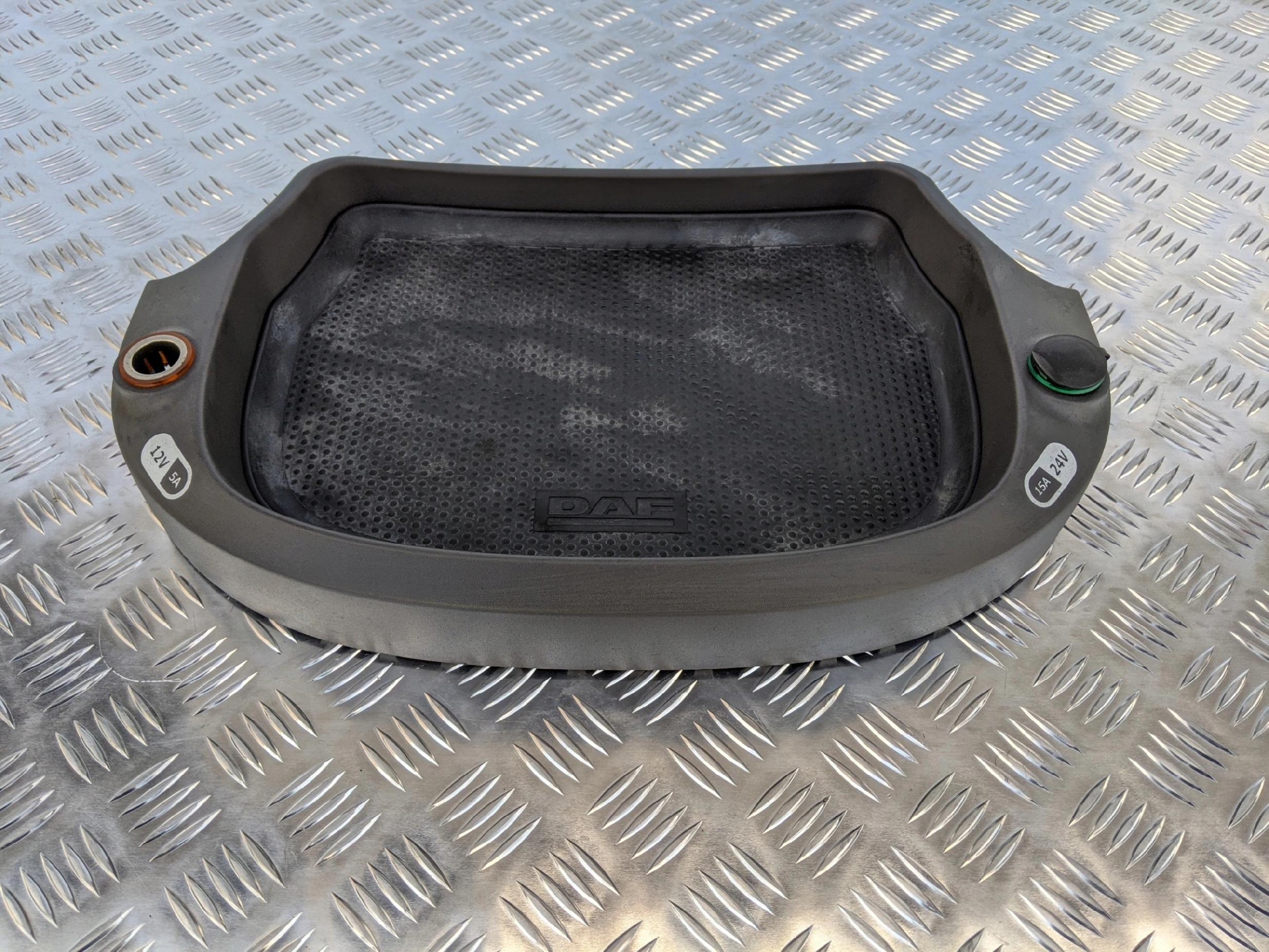 PÓŁKA STOLIK KOKPITU DAF XF 106