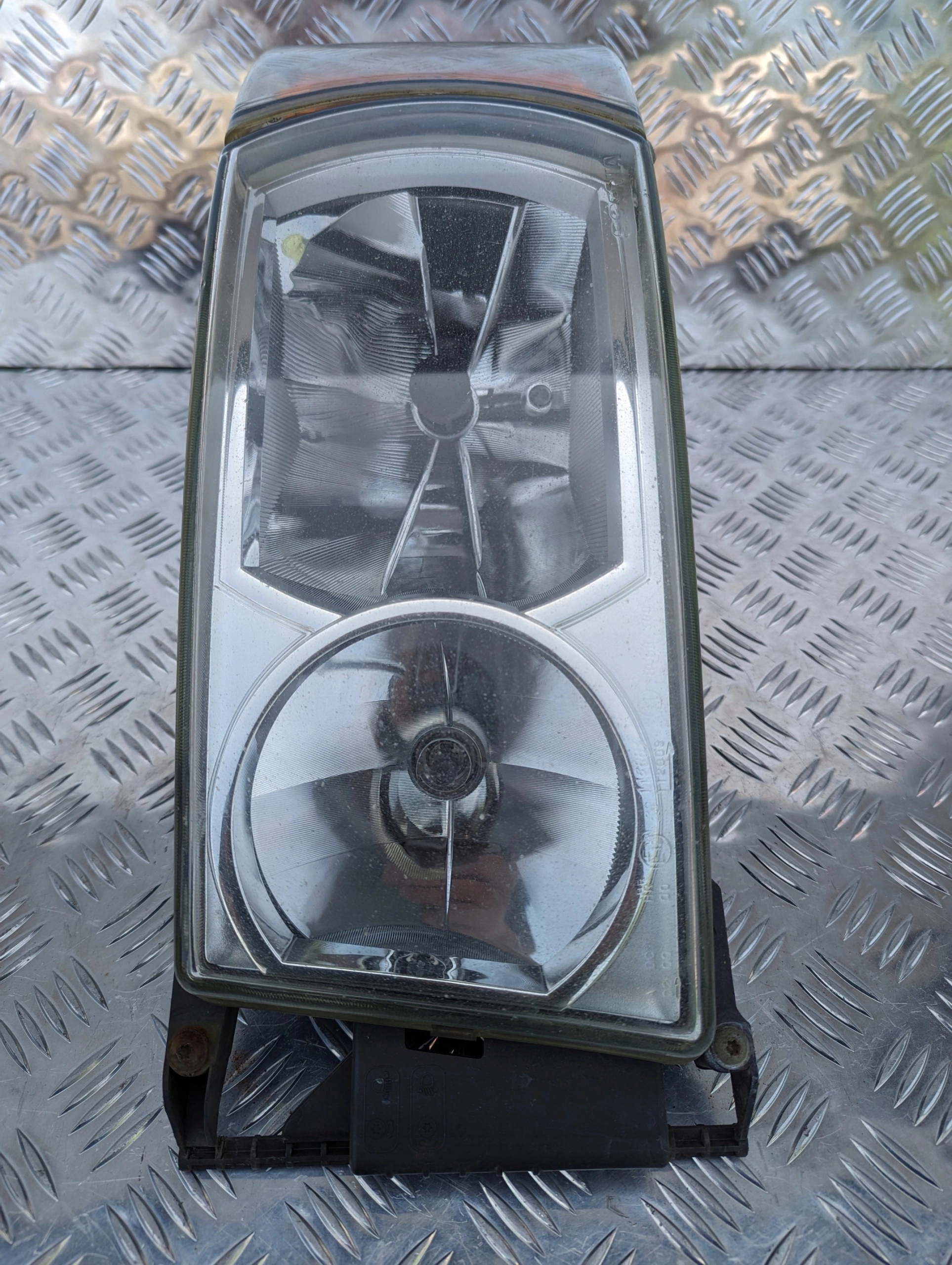 REFLEKTOR LAMPA PRZEDNIA LEWA SCANIA R - obrazek 4