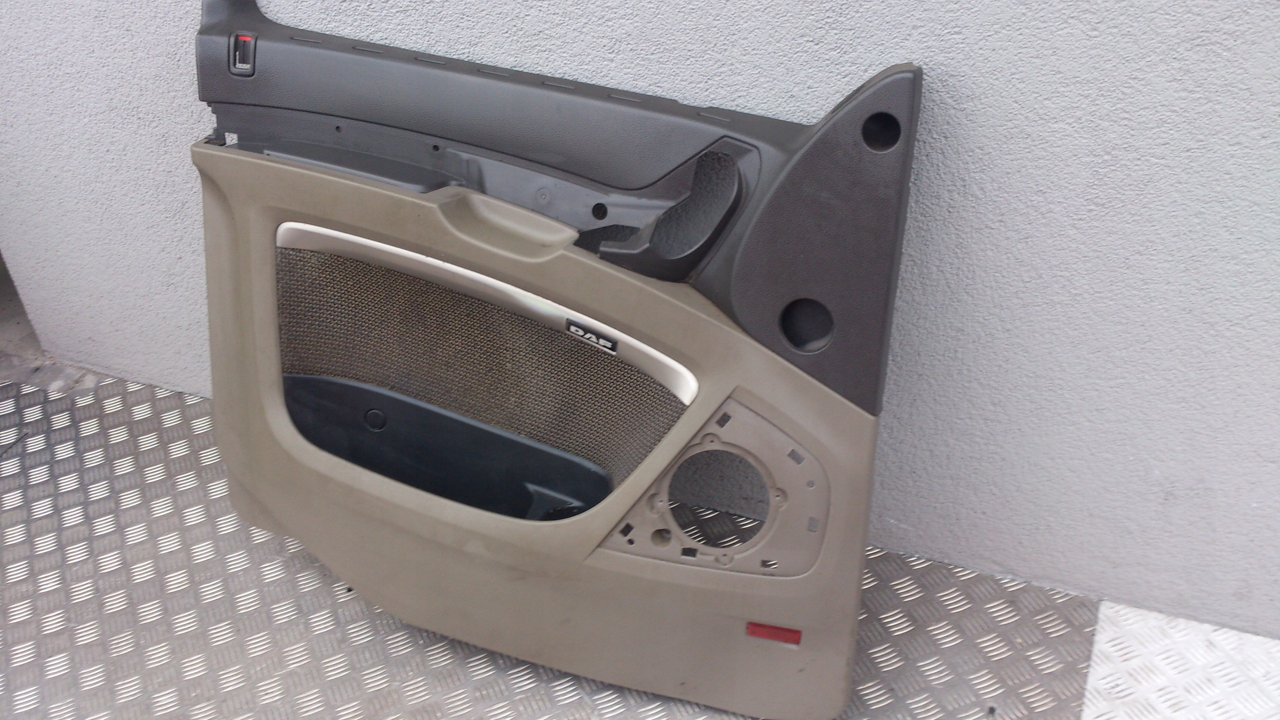 TAPICERKA BOCZEK DRZWI DAF XF 105 - obrazek 2