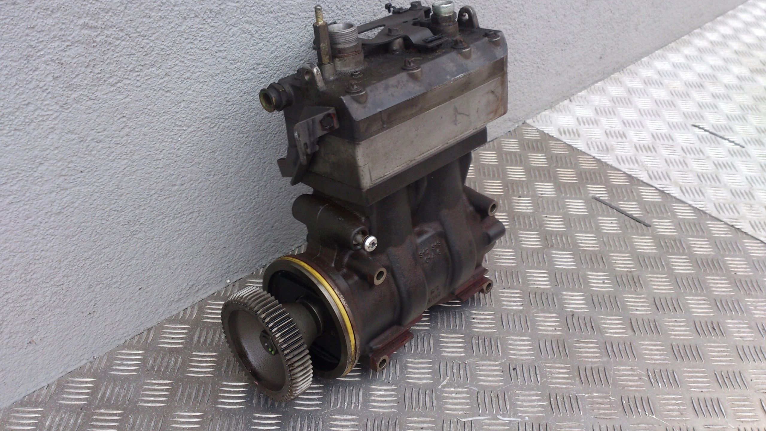 SPRĘŻARKA POWIETRZA KOMPRESOR DAF XF 106