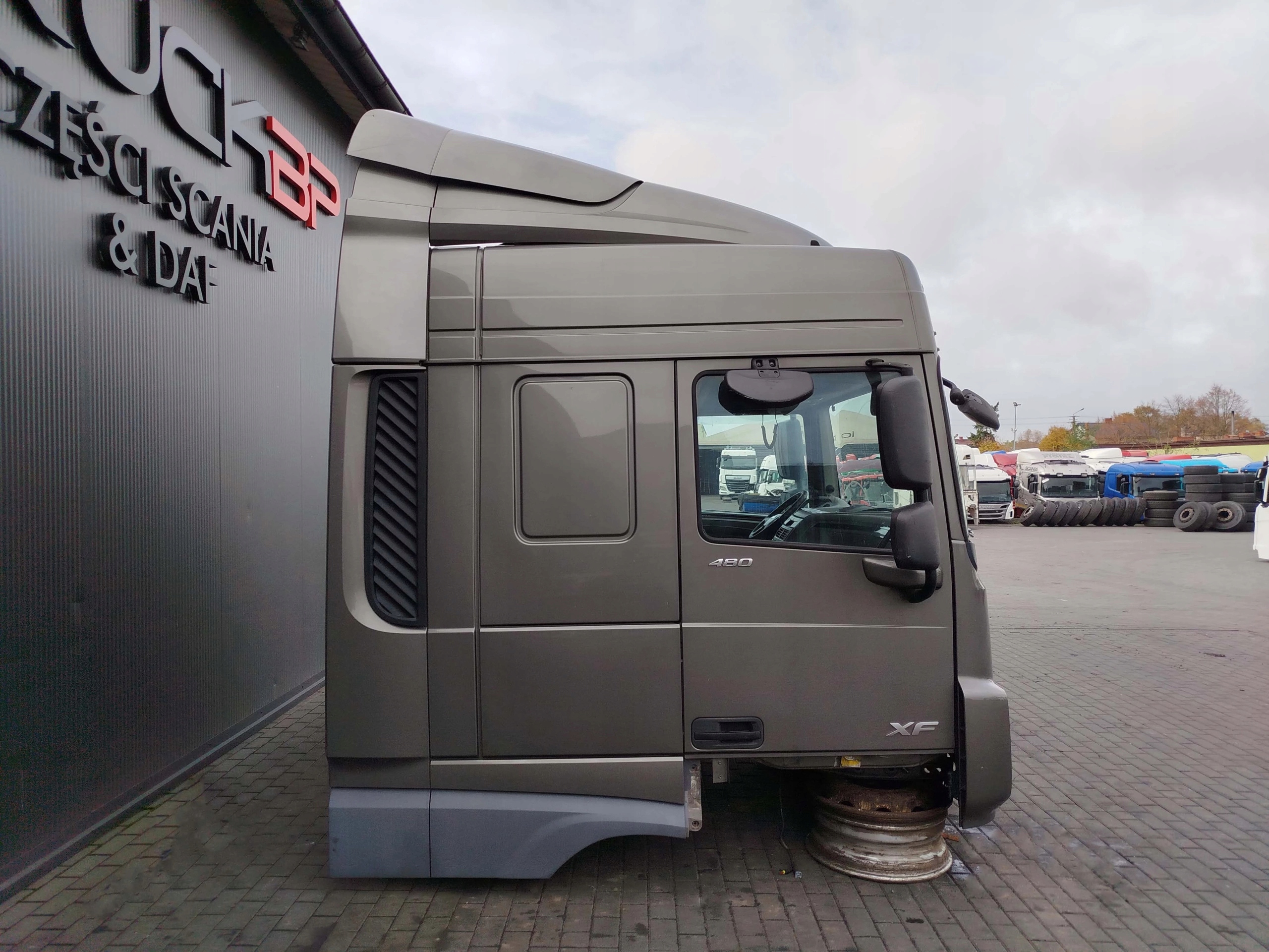 KABINA DAF XF 106 LIFT - obrazek 3
