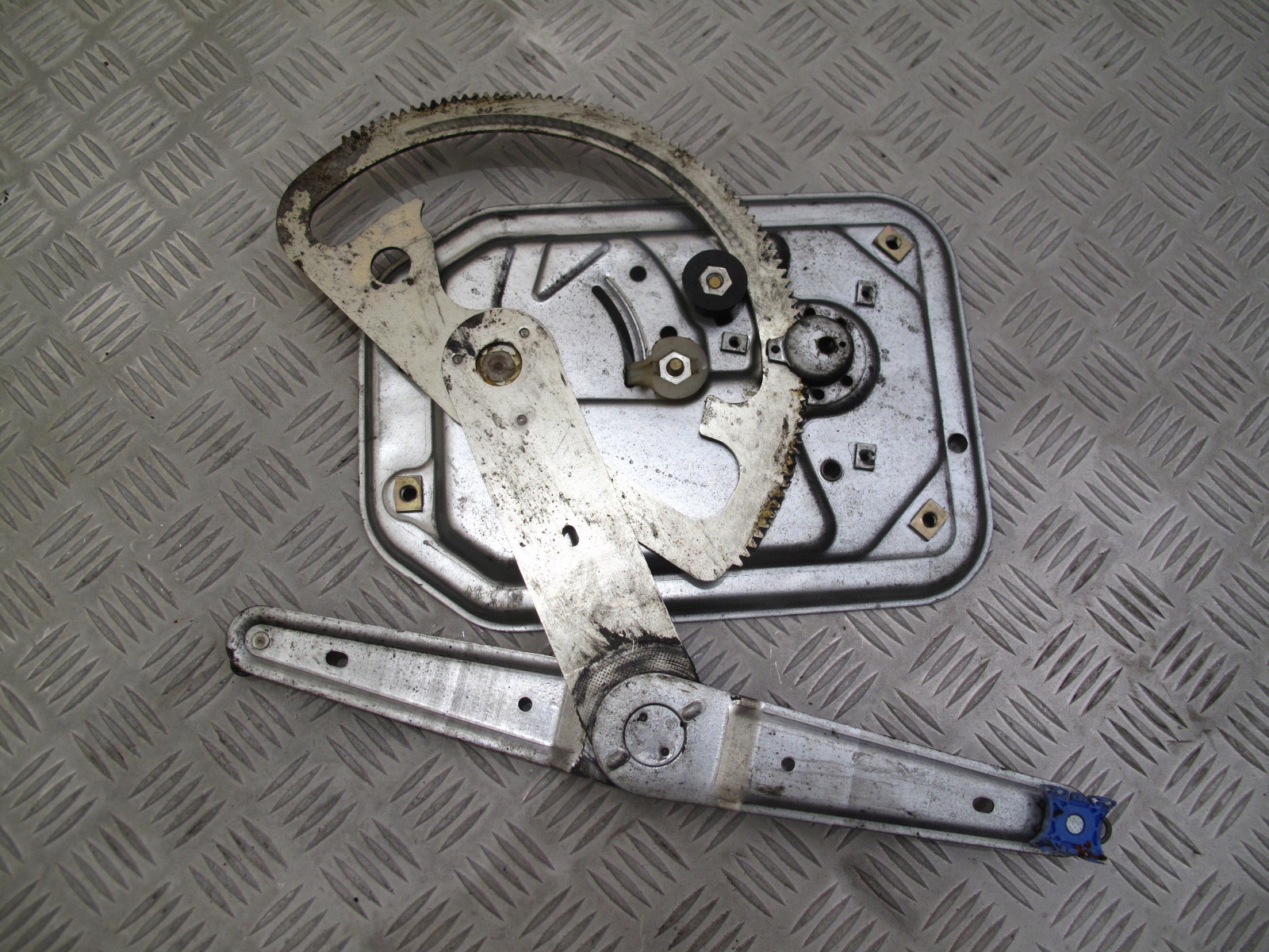 MECHANIZM PODNOSZENIA SZYBY SCANIA 4 R - obrazek 2