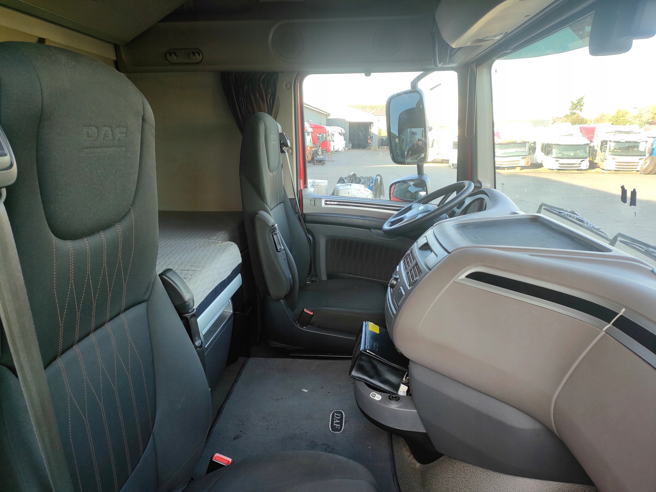 KABINA DAF XF 106 LIFT - obrazek 9