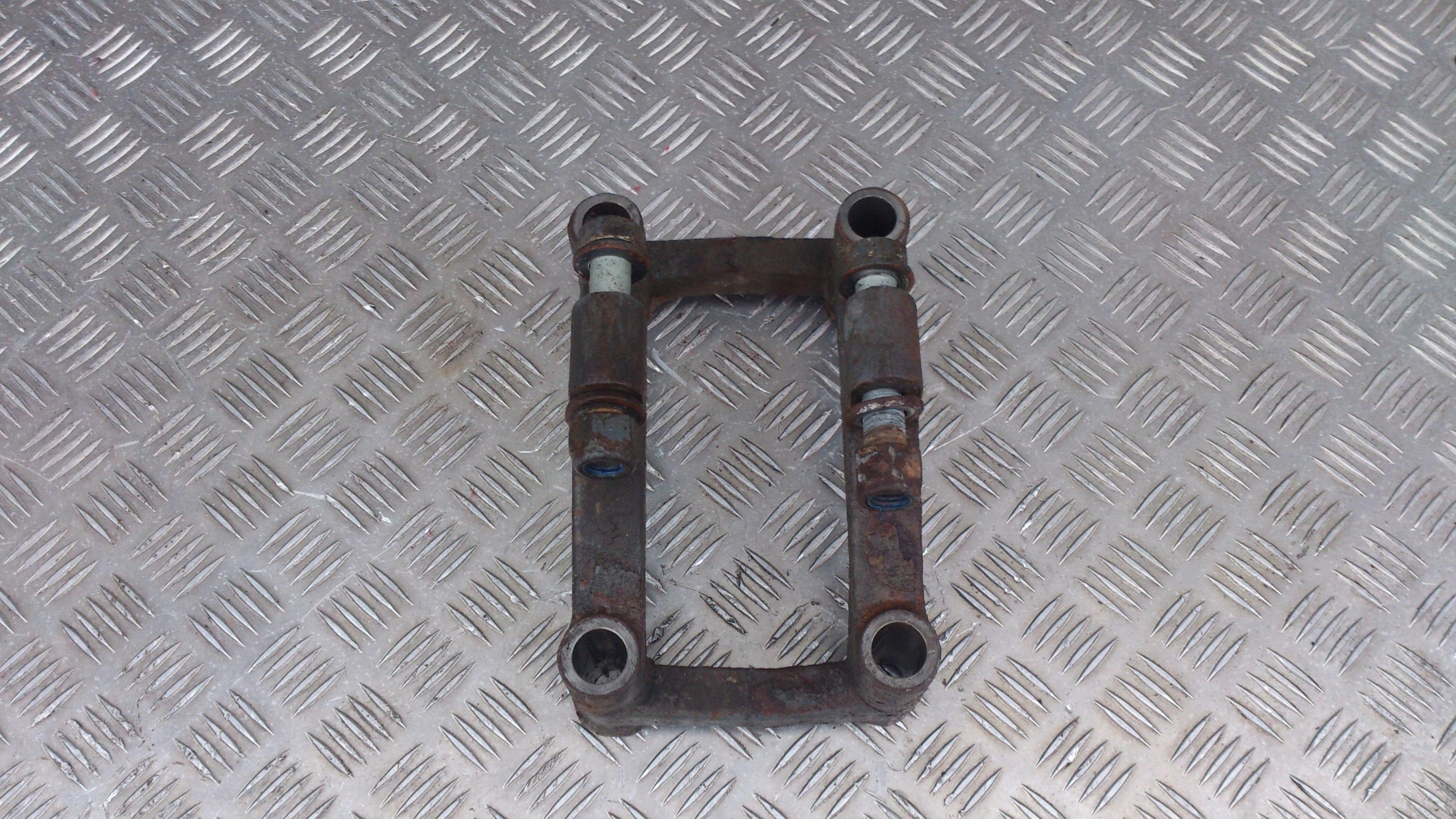 MOCOWANIE DRĄŻKA REAKCYJNEGO SCANIA 4 WYWROTKA