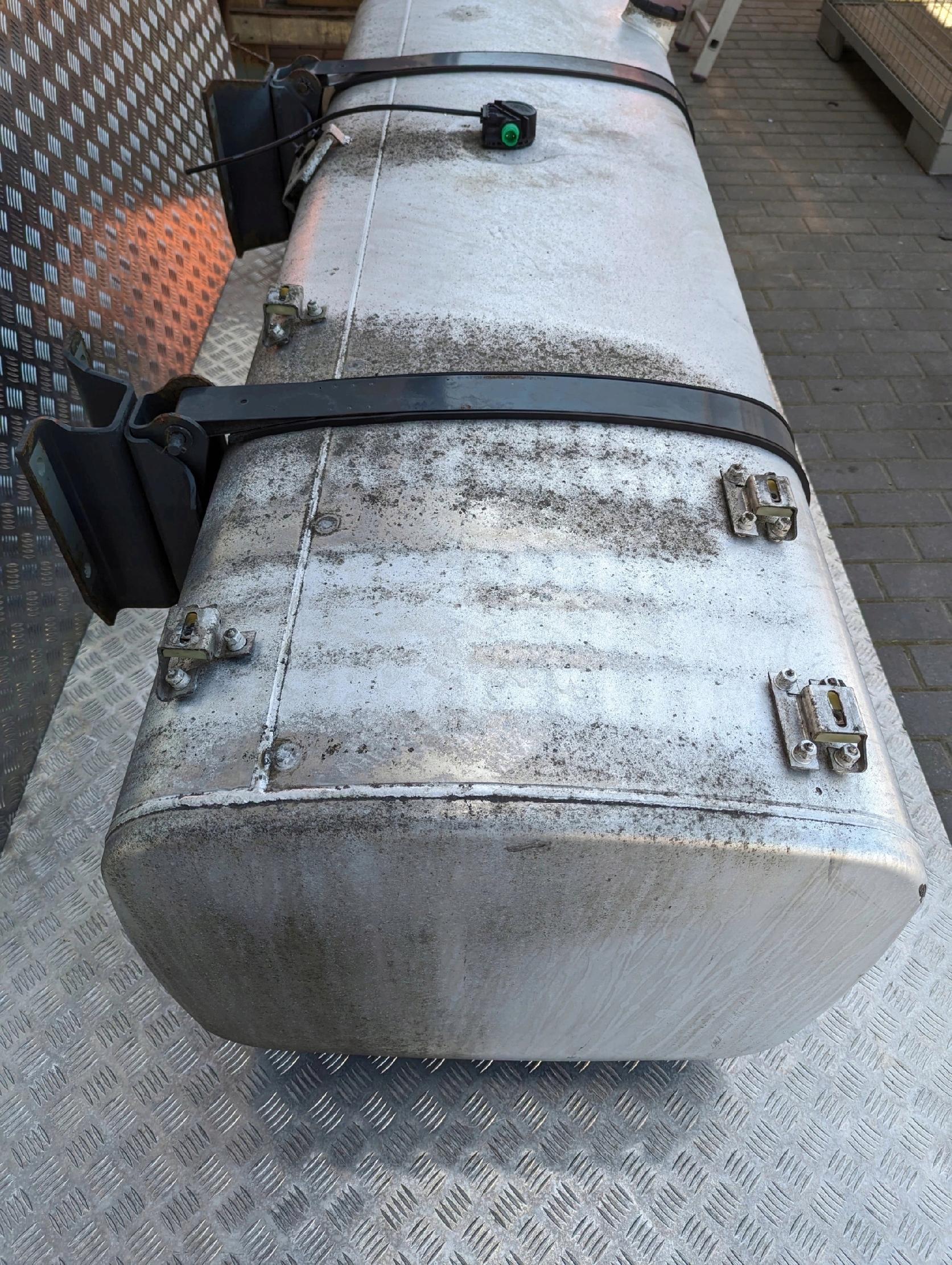 ZBIORNIK PALIWA 690 LITRÓW DAF XF 106 2016 ROK - obrazek 3