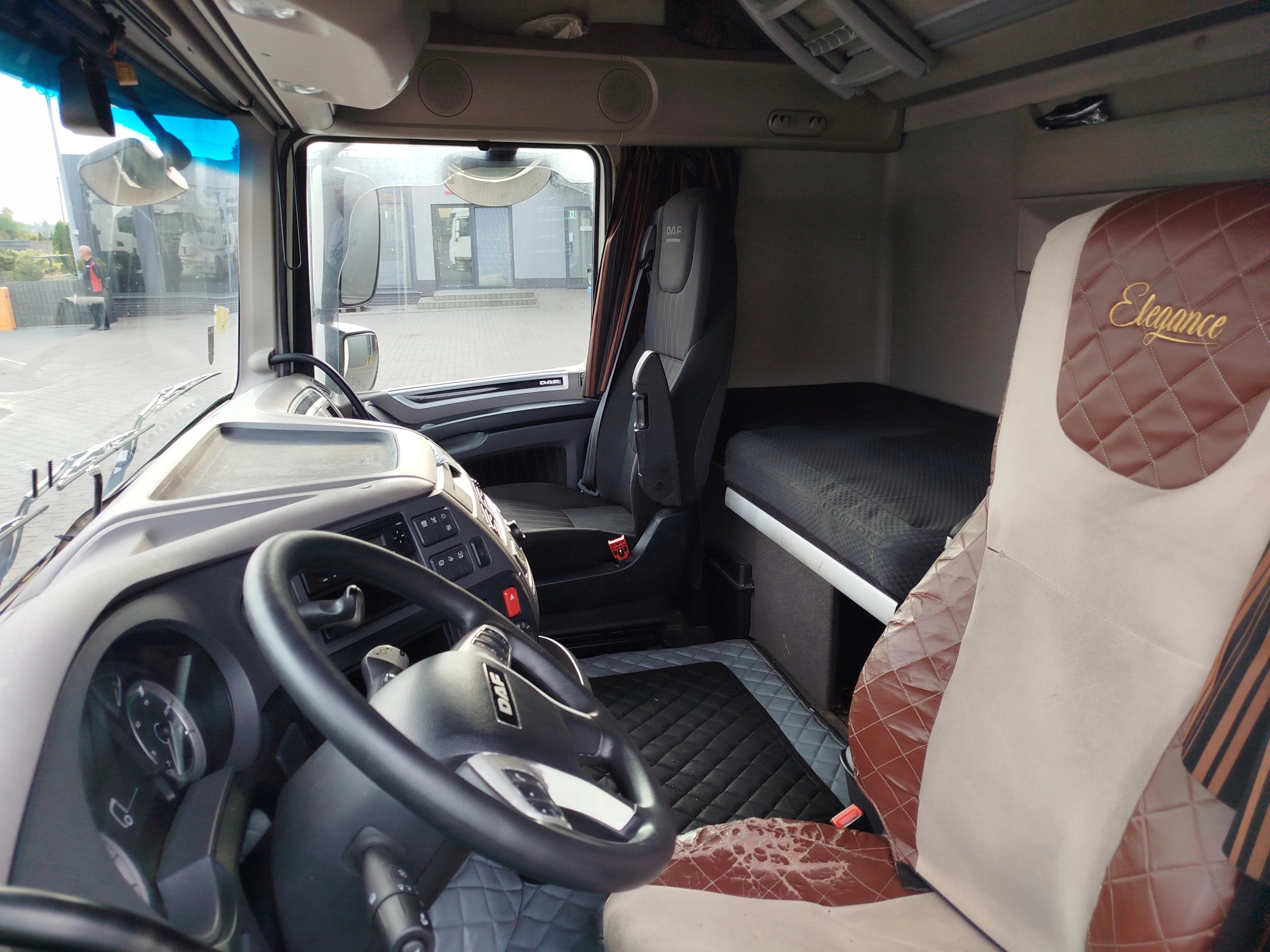 KABINA DAF XF 106 LIFT - obrazek 8