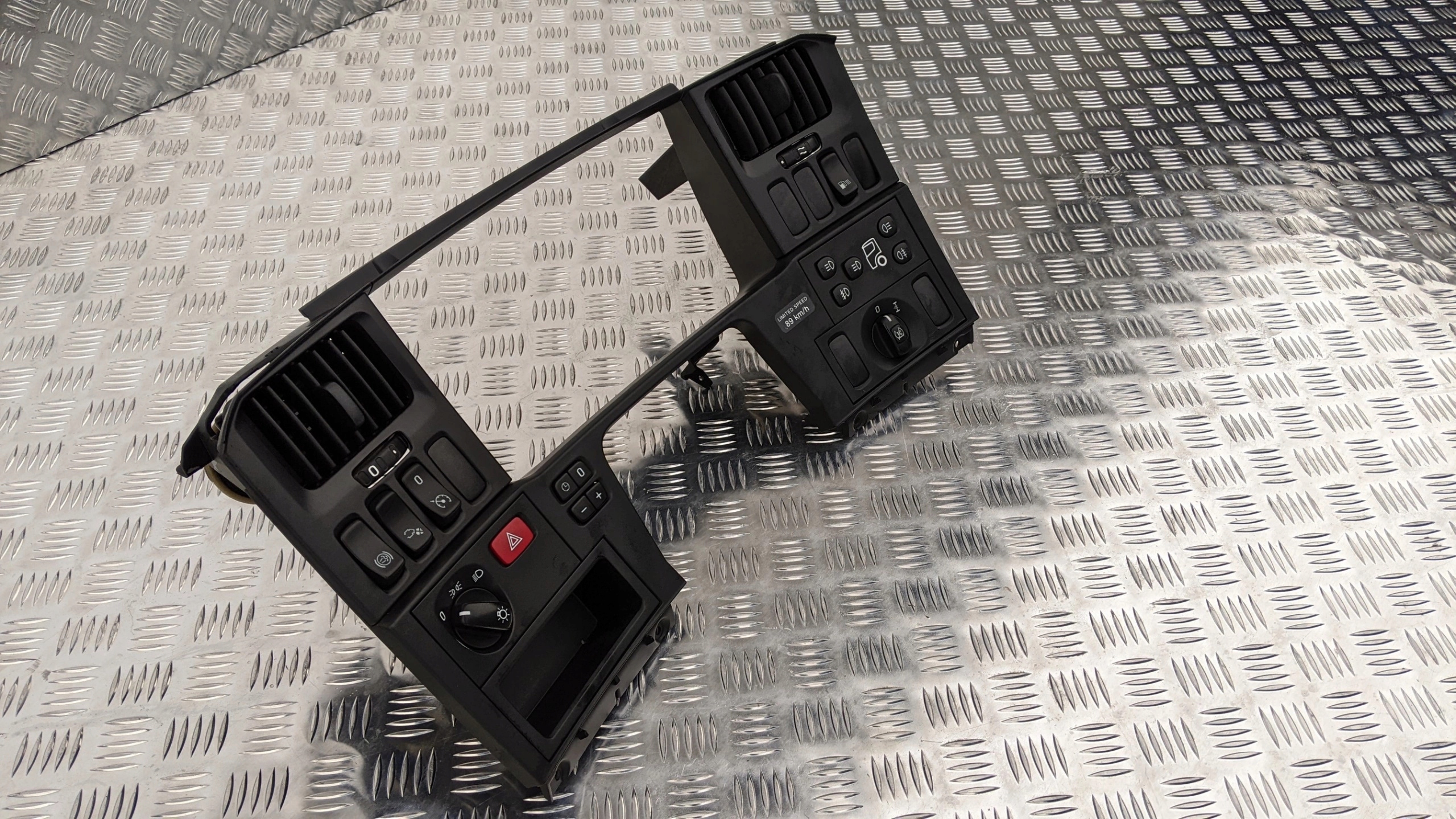 PANEL ELEMENT KOKPITU SCANIA R - obrazek 3