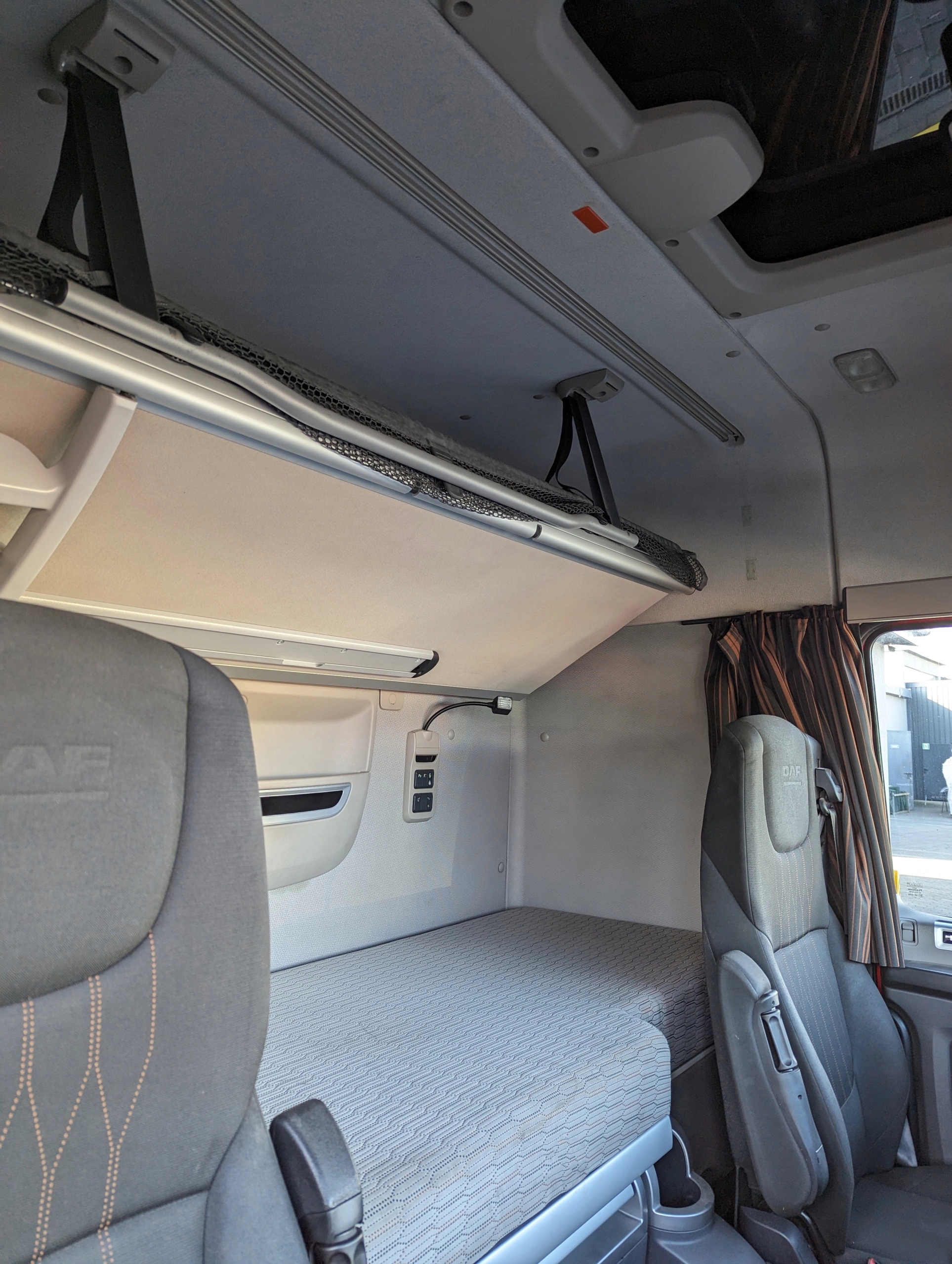 KABINA DAF XF 106 LIFT - obrazek 10