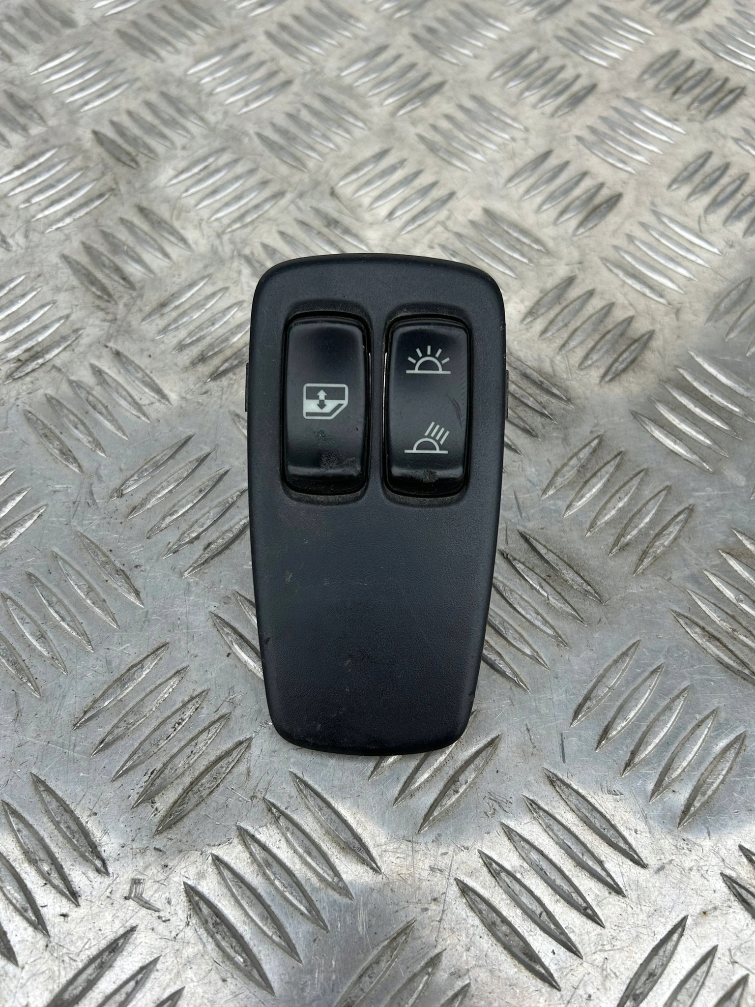 WŁĄCZNIK PRZEŁĄCZNIK SZYB SCANIA R