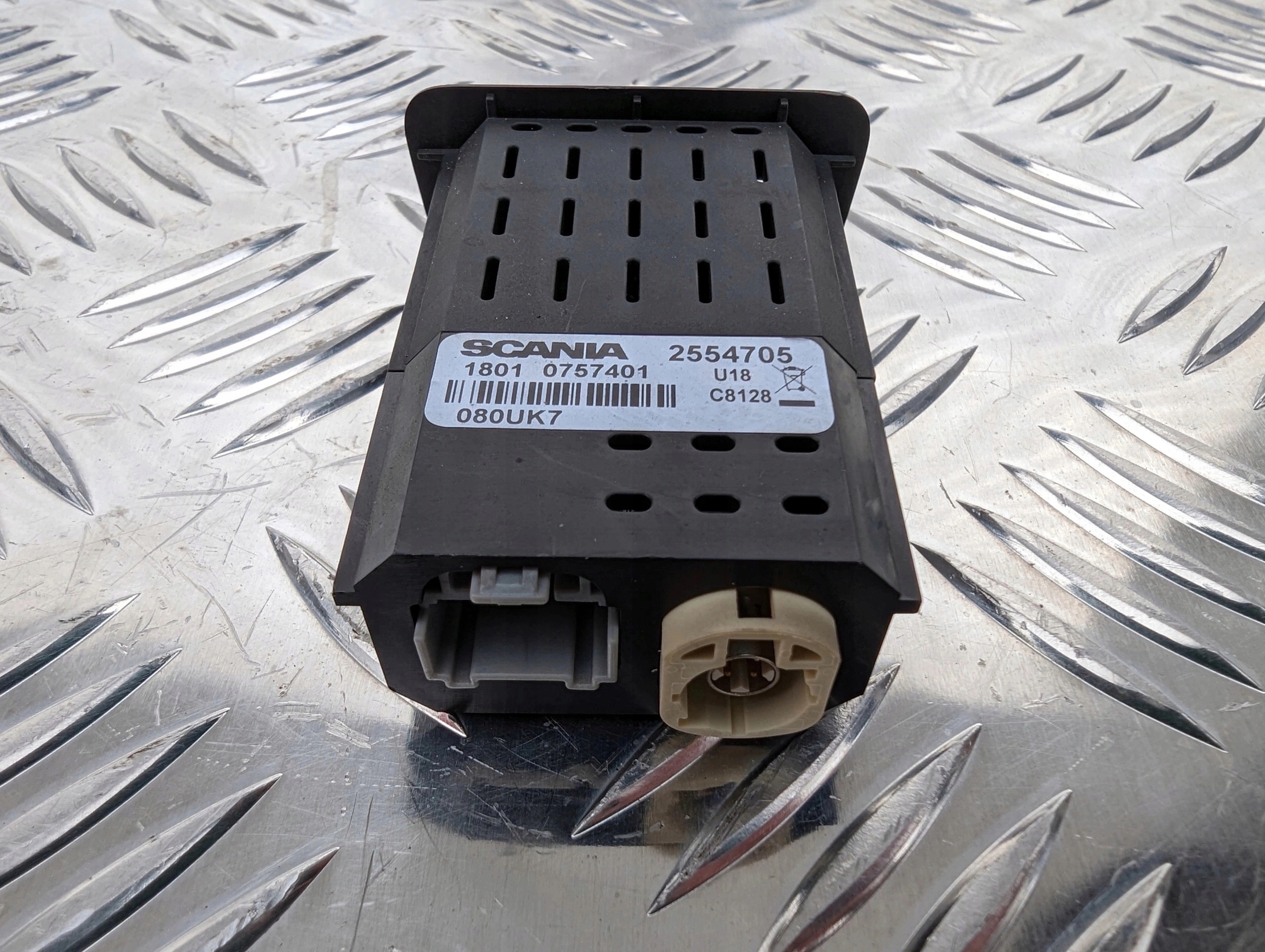 PANEL GNIAZDO AUX USB SCANIA NTG - obrazek 2