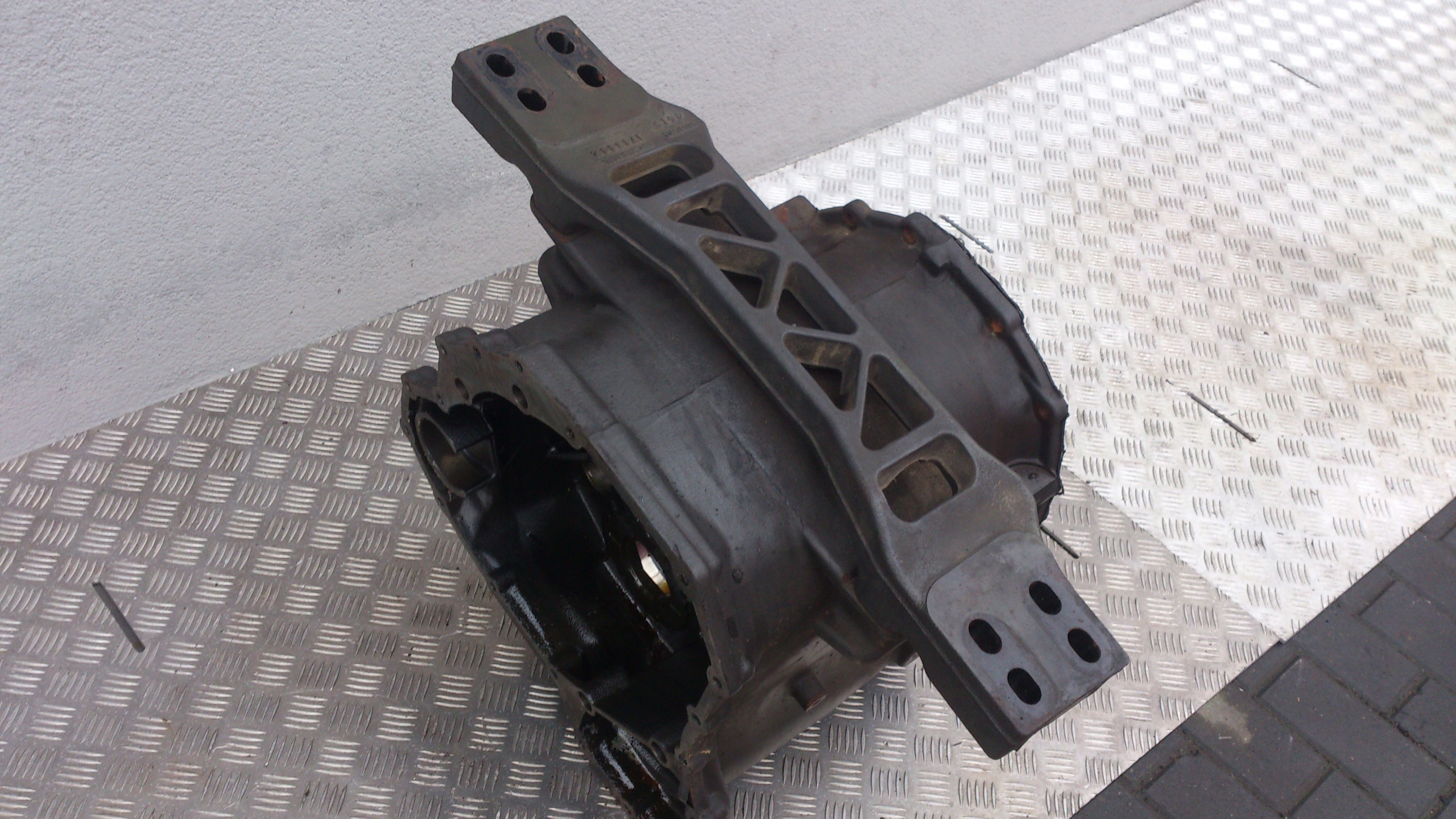 OBUDOWA SKRZYNI BIEGÓW ŚRODKOWA SCANIA R GR 905 - obrazek 3