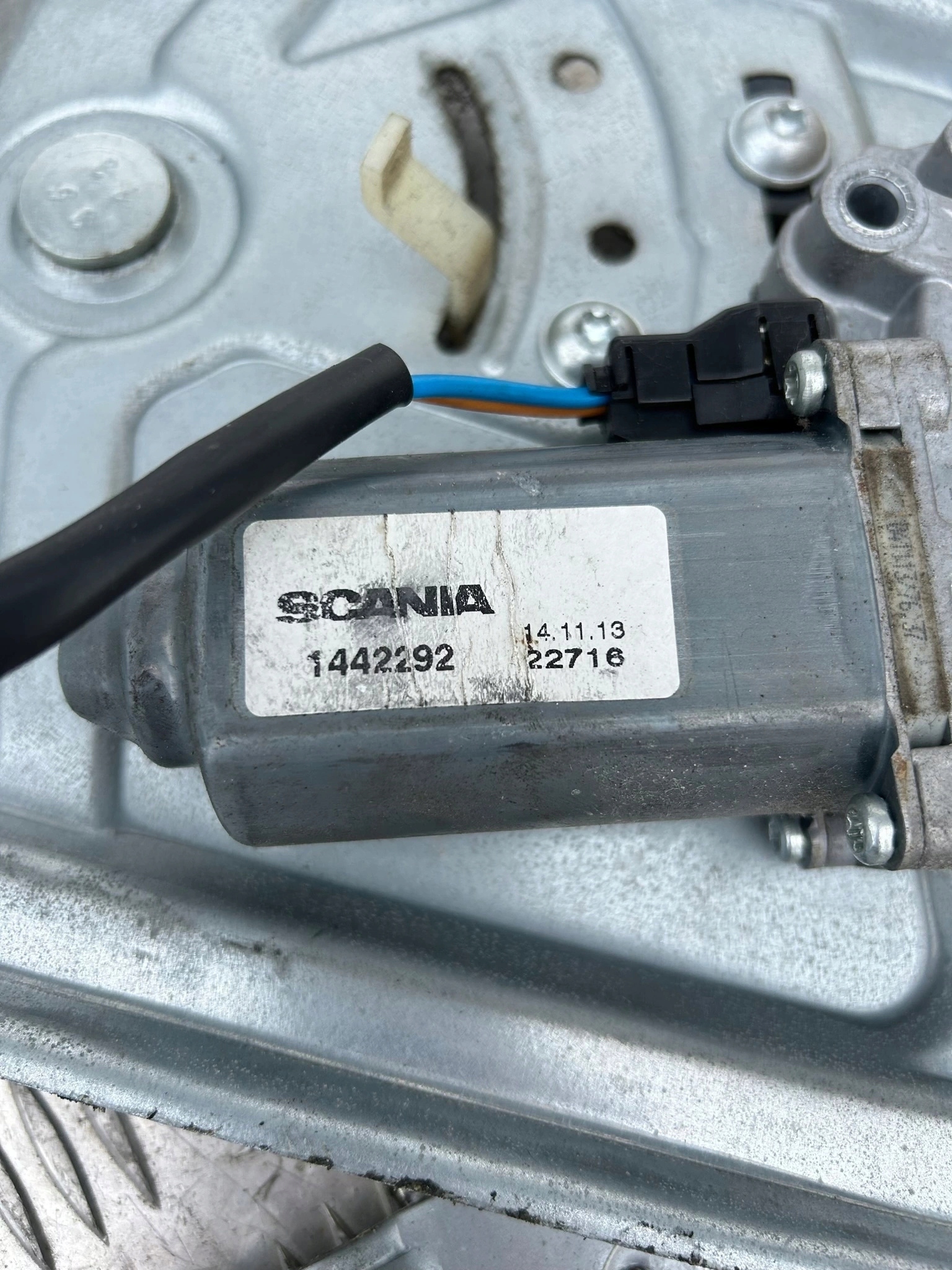 SILNICZEK SIŁOWNIK PODNOSZENIA SZYBY PRAWY SCANIA R - obrazek 3