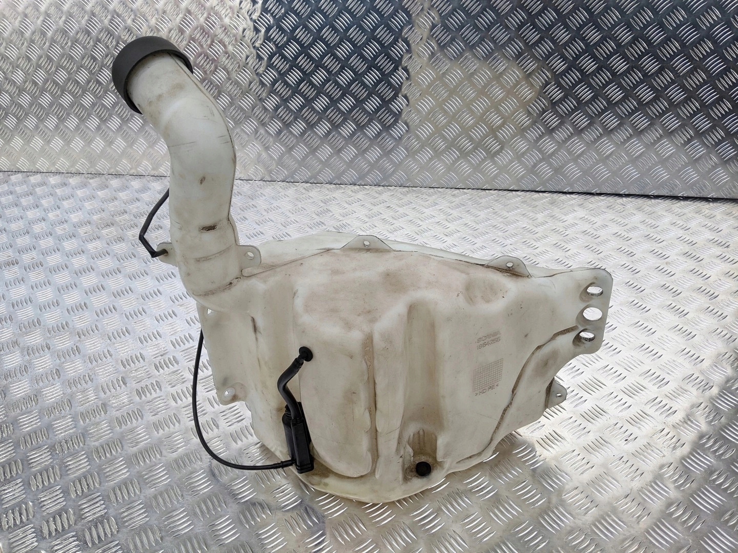 ZBIORNIK ZBIORNICZEK SPRYSKIWACZY SCANIA R - obrazek 2