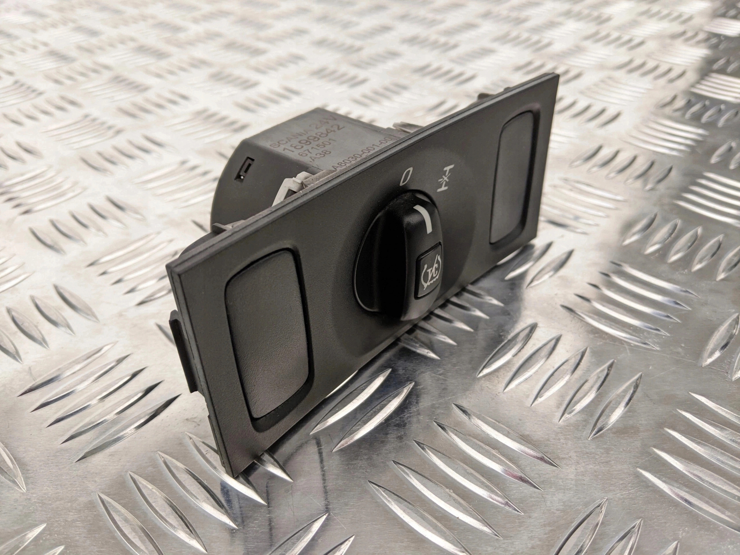 WŁĄCZNIK BLOKADY MOSTU SCANIA R - obrazek 3