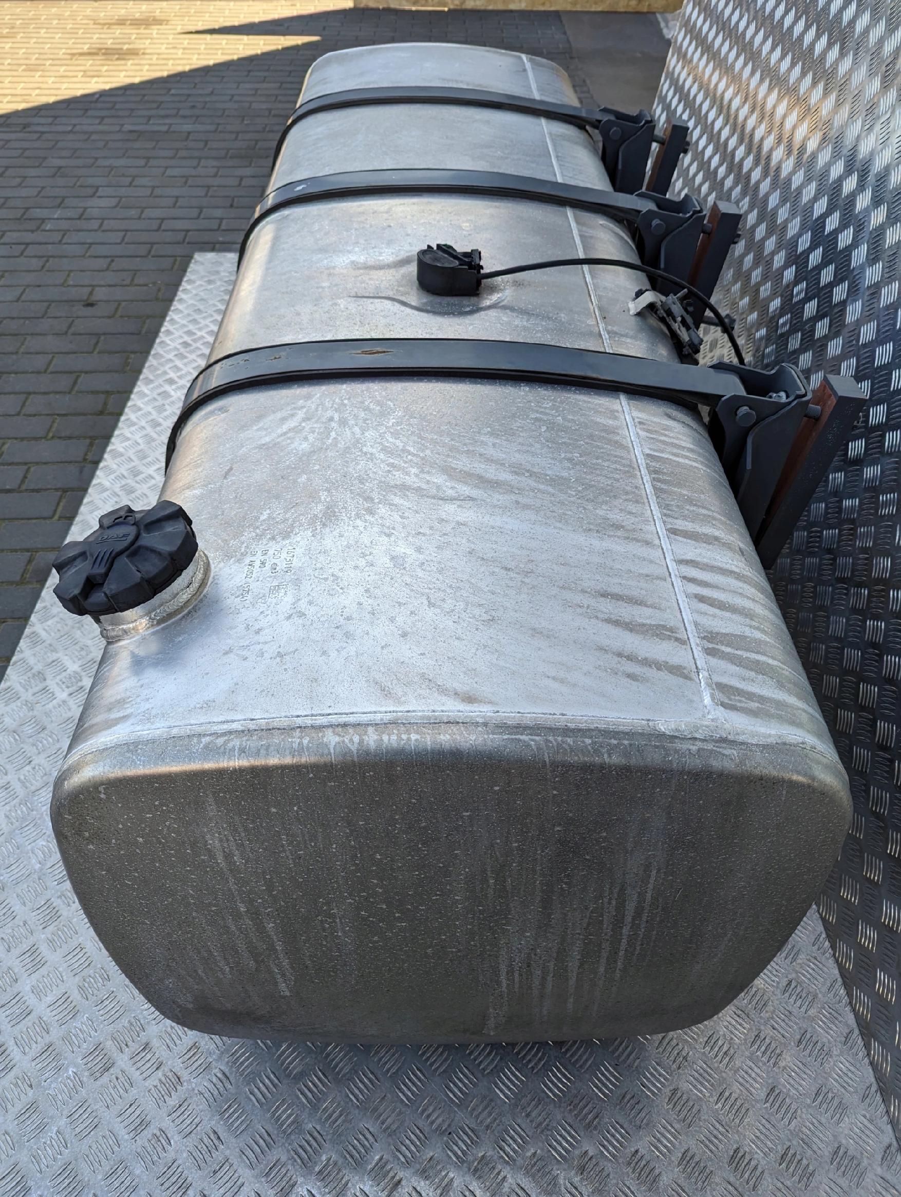 ZBIORNIK PALIWA BAK 750 LITRÓW DAF XF 106 2018 ROK - obrazek 2