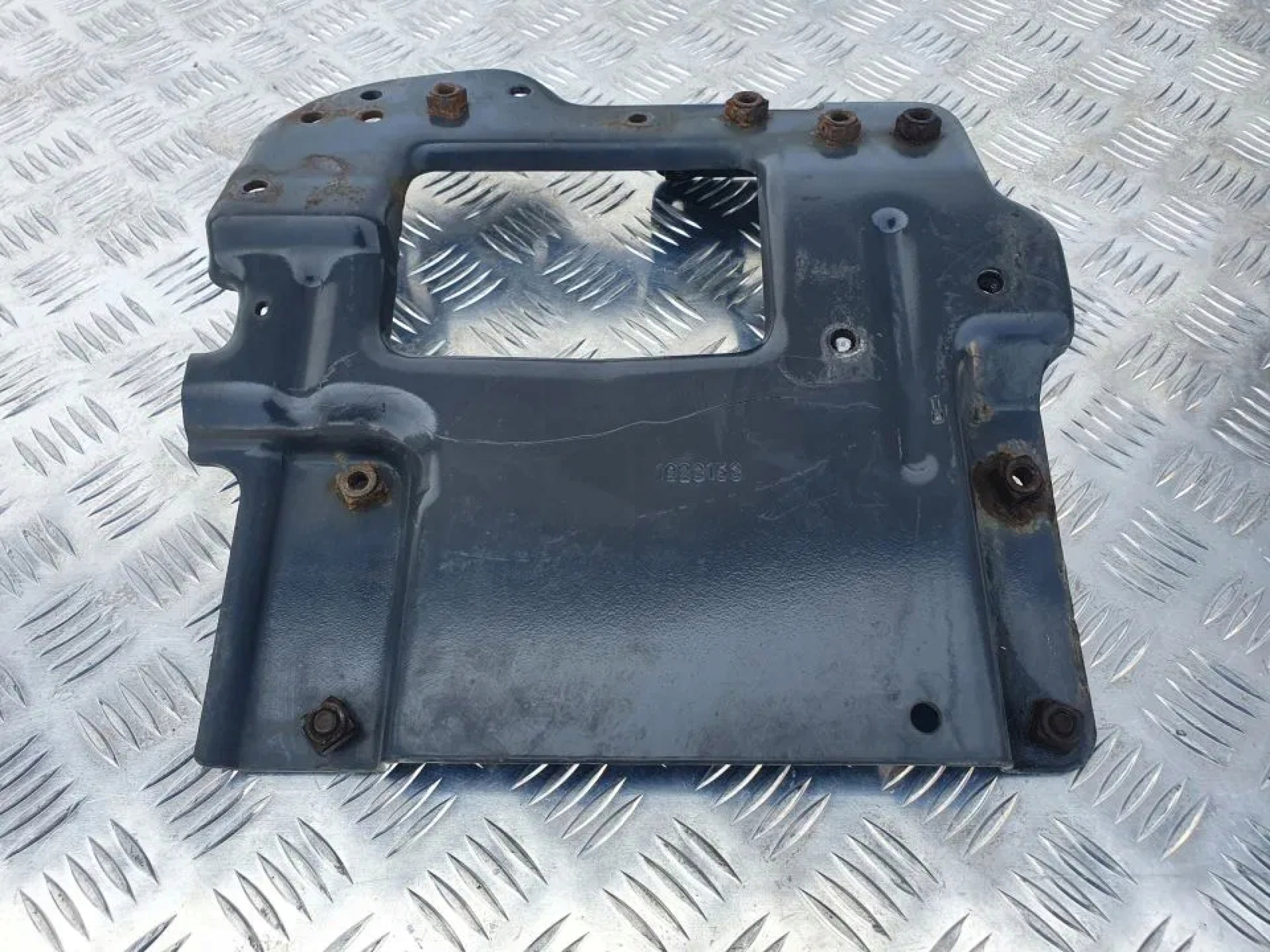 WSPORNIK BLACHA BELKI ZDERZAKA PRAWA STRONA SCANIA R