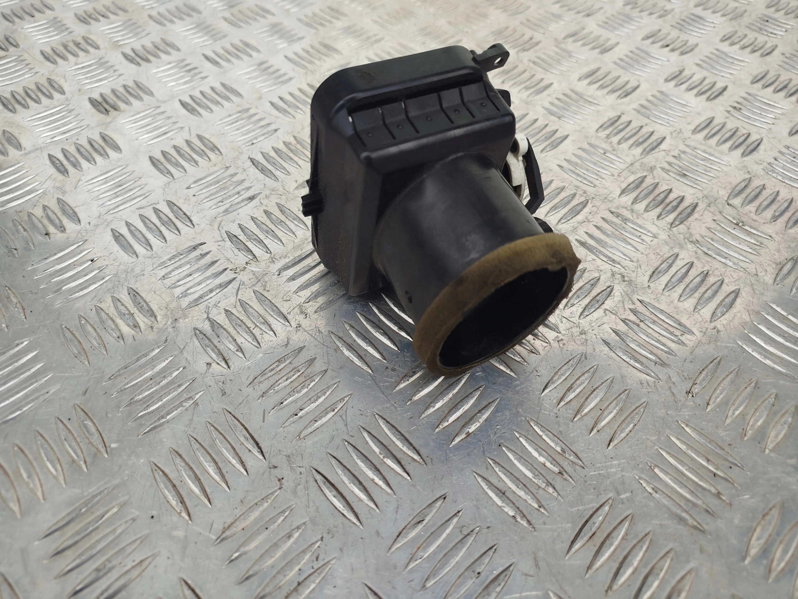 DYFUZOR KRATKA NAWIEWU LEWA SCANIA - obrazek 3