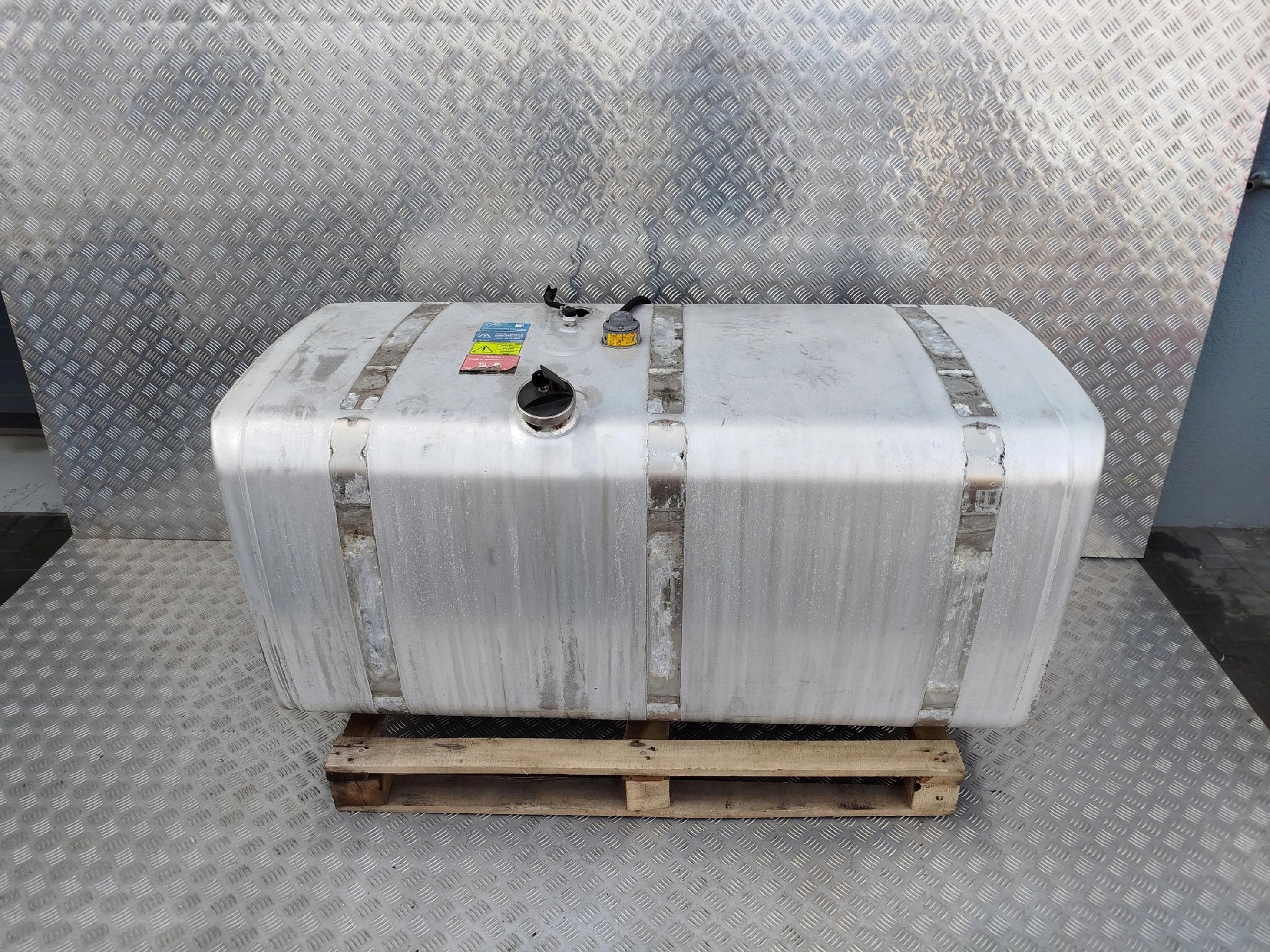 ZBIORNIK PALIWA SCANIA XW 700L