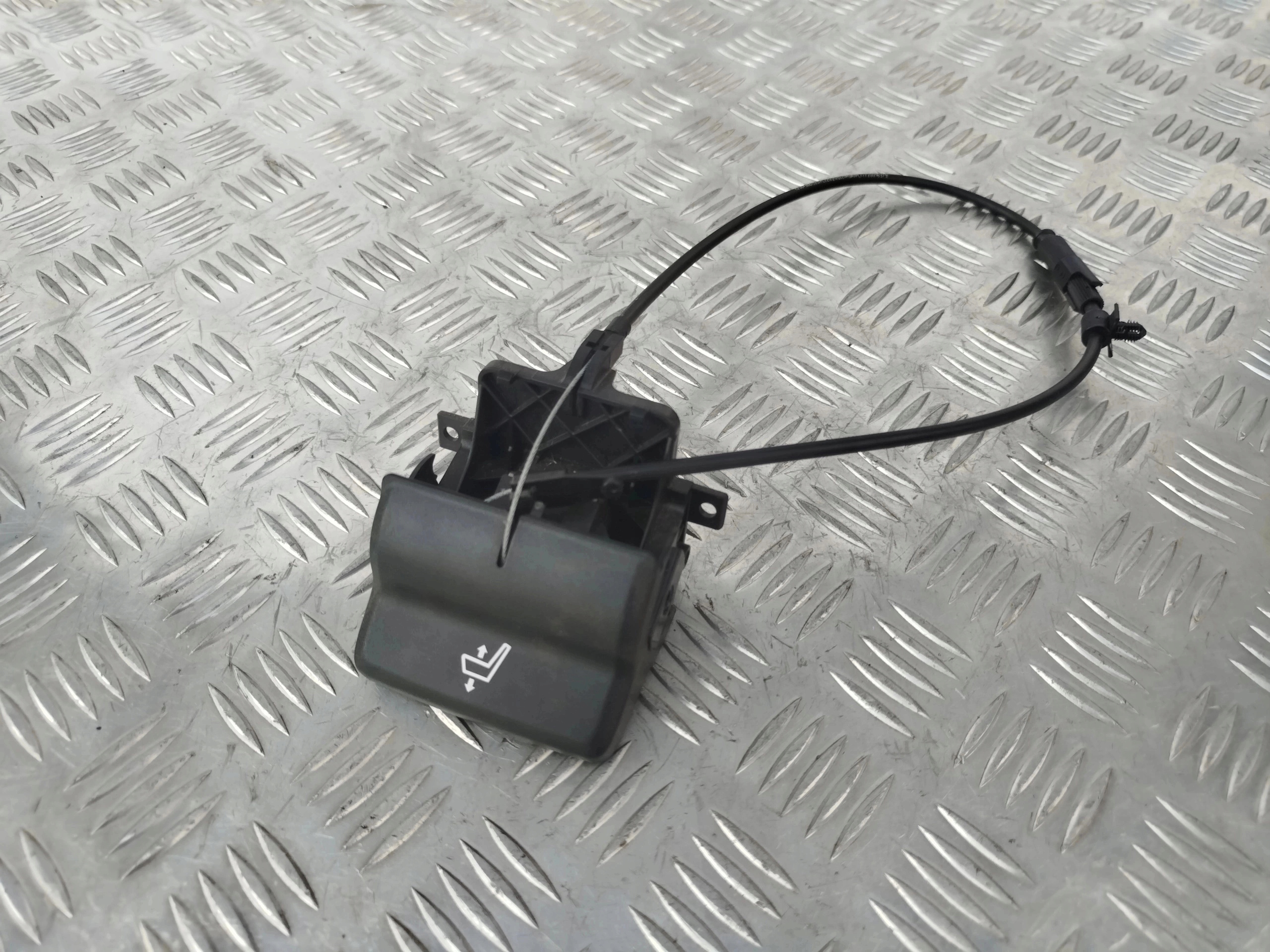 UCHWYT PRZYCISK REGULACJI WYSOKOŚCI FOTELA RECARO SCANIA NTG