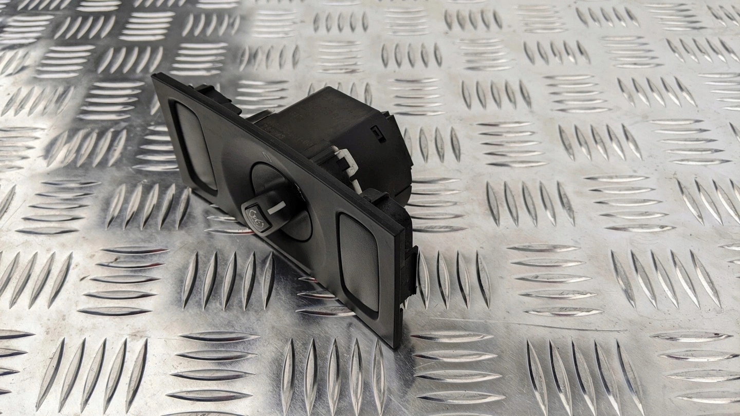 WŁĄCZNIK PRZEŁĄCZNIK BLOKADY SCANIA R - obrazek 3