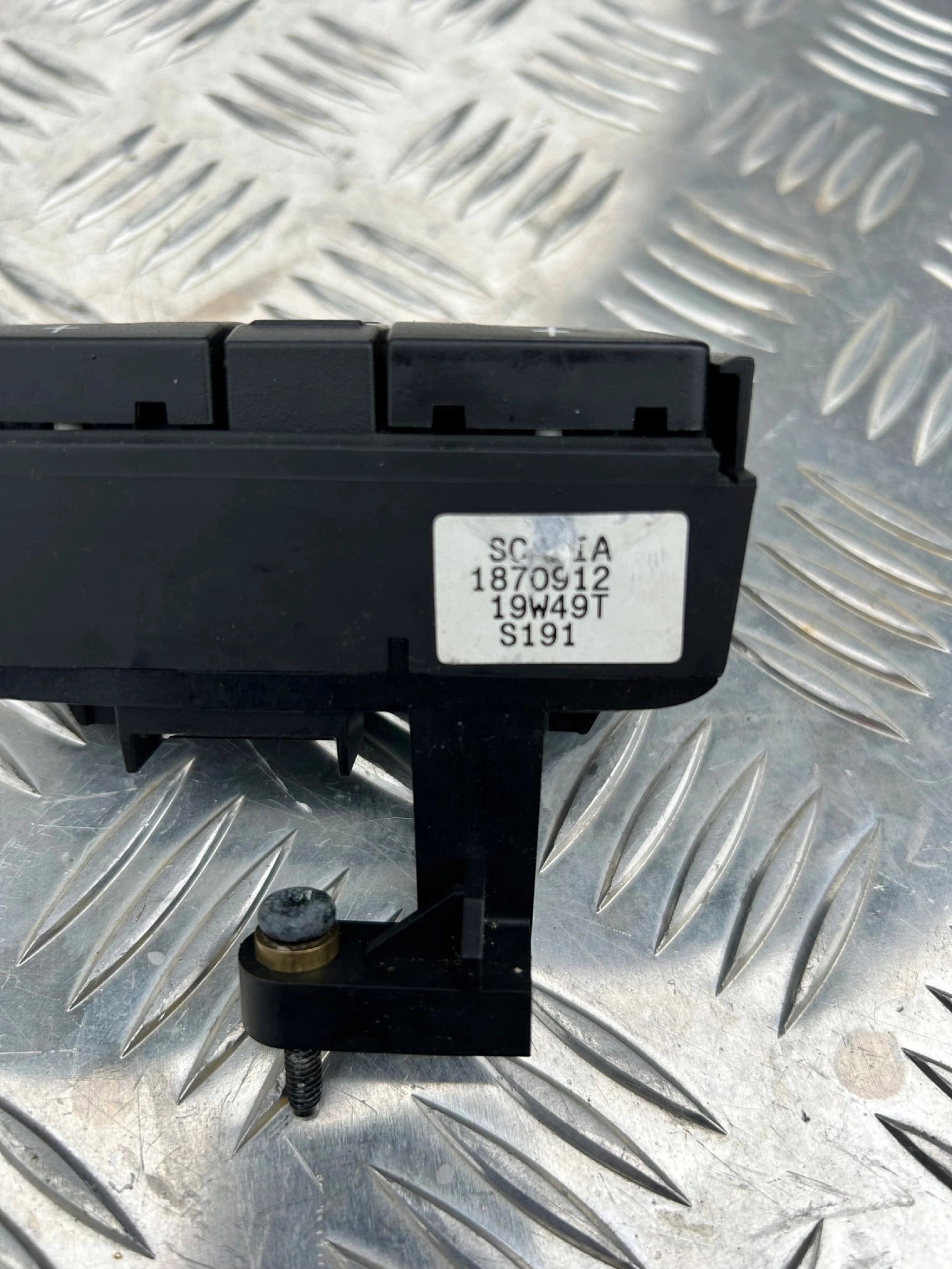 PRZYCISK PRZEŁĄCZNIK MENU KIEROWNICY SCANIA R - obrazek 2