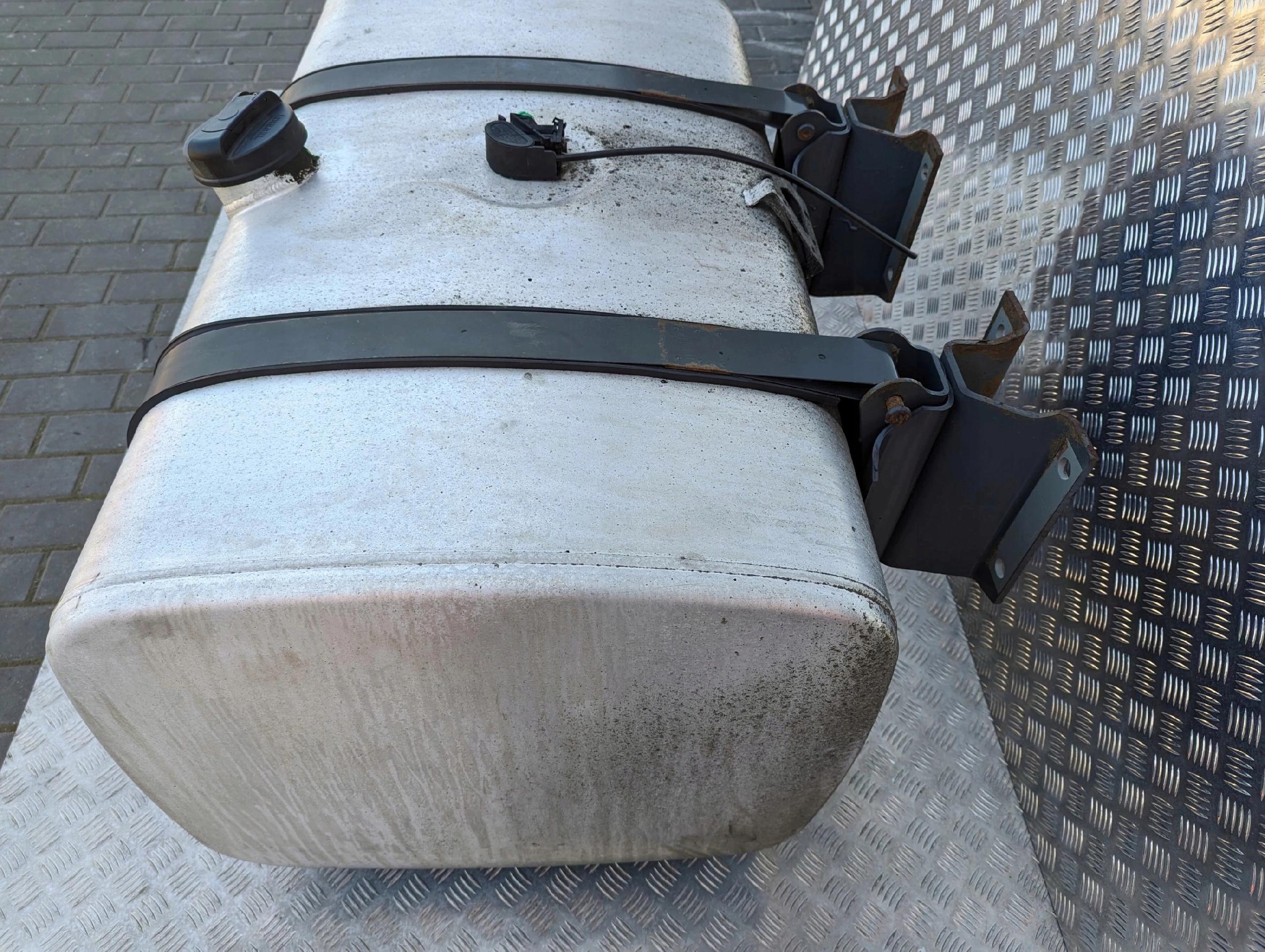 ZBIORNIK PALIWA 400 LITRÓW DAF XF 106 2016 ROK - obrazek 3