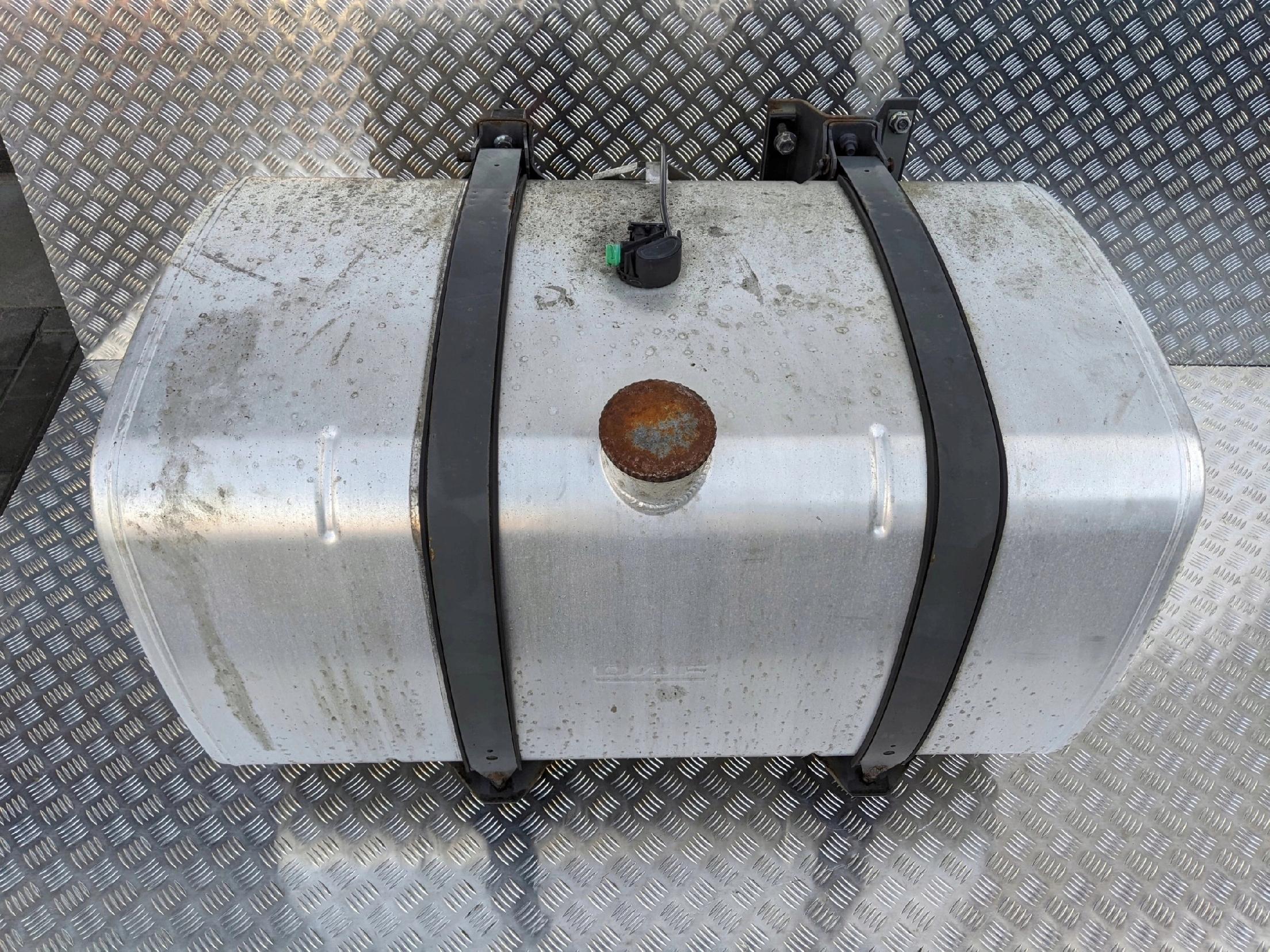 ZBIORNIK PALIWA 400 LITRÓW Z ŁAPAMI DAF XF 106